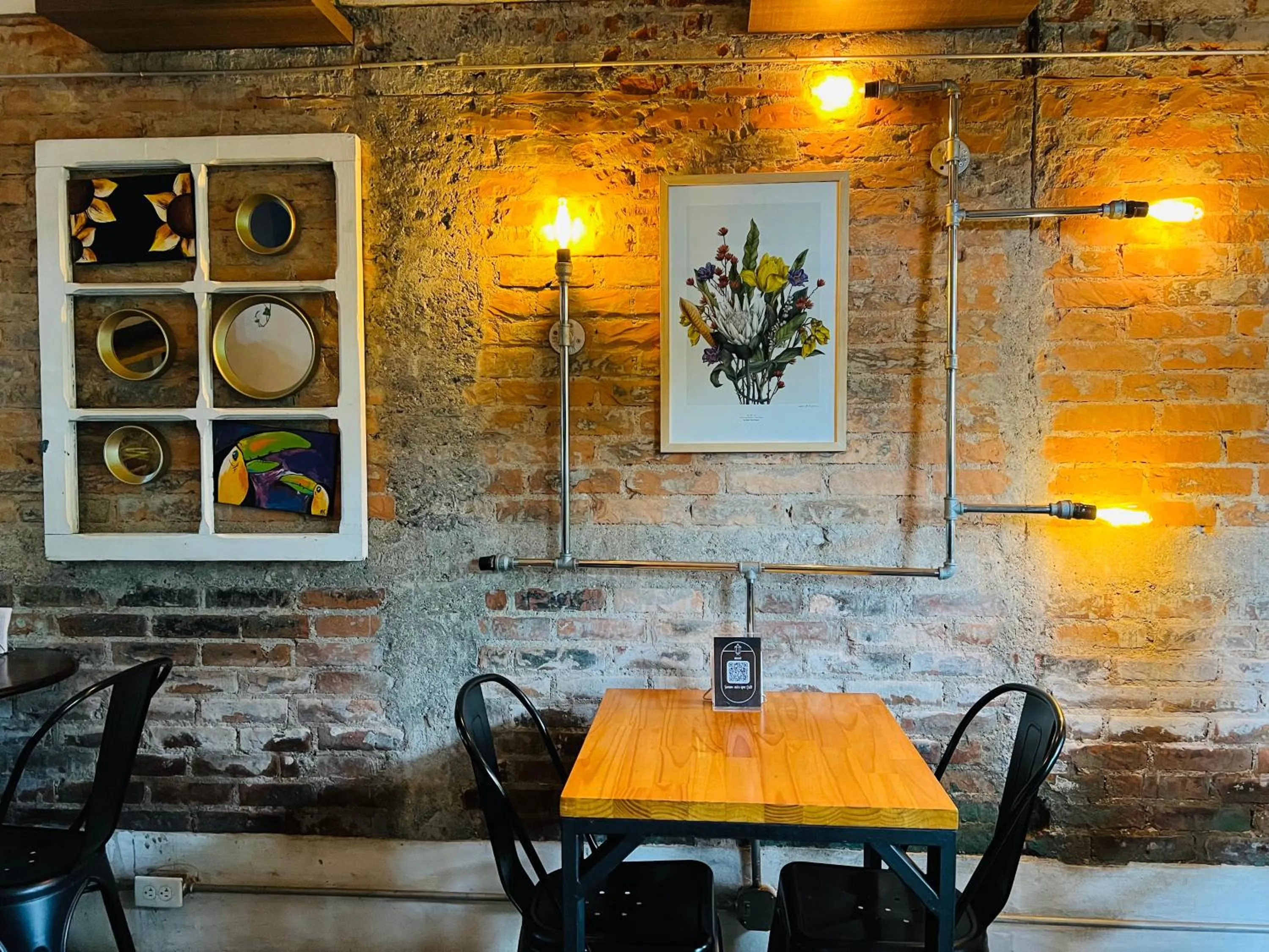 Restaurant/places to eat in Otoya 1907 Hotel