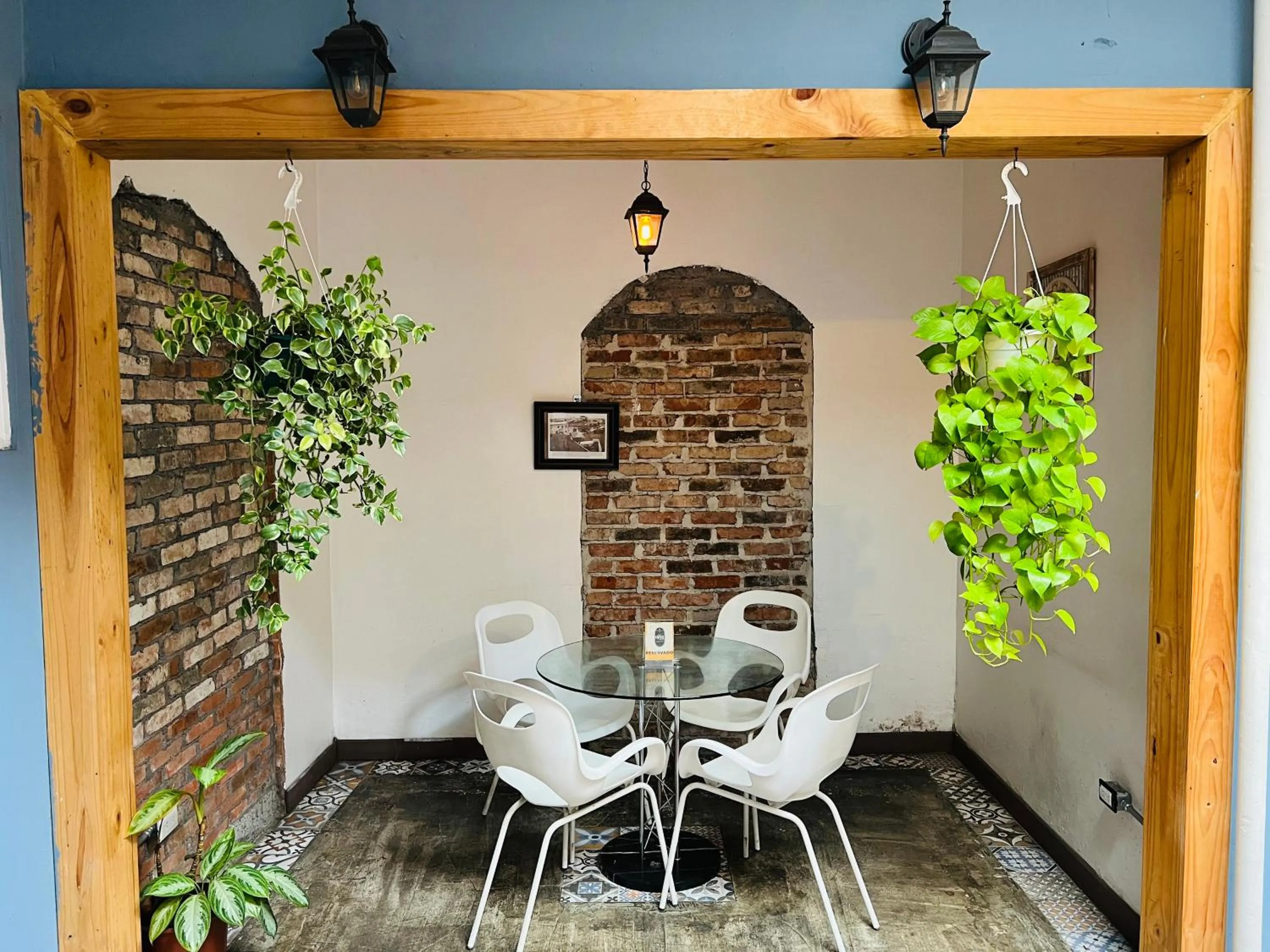 Restaurant/places to eat in Otoya 1907 Hotel