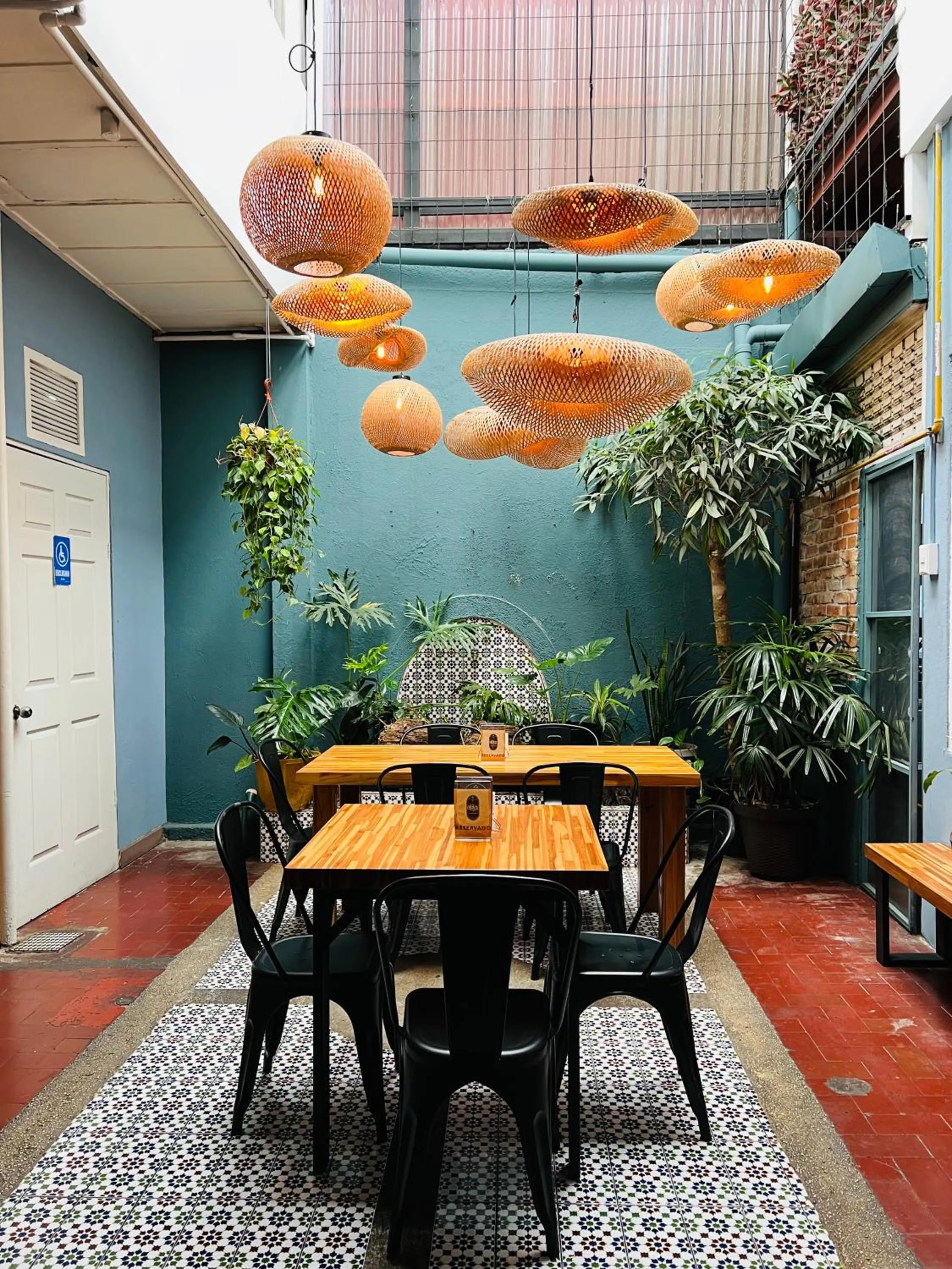 Restaurant/places to eat in Otoya 1907 Hotel