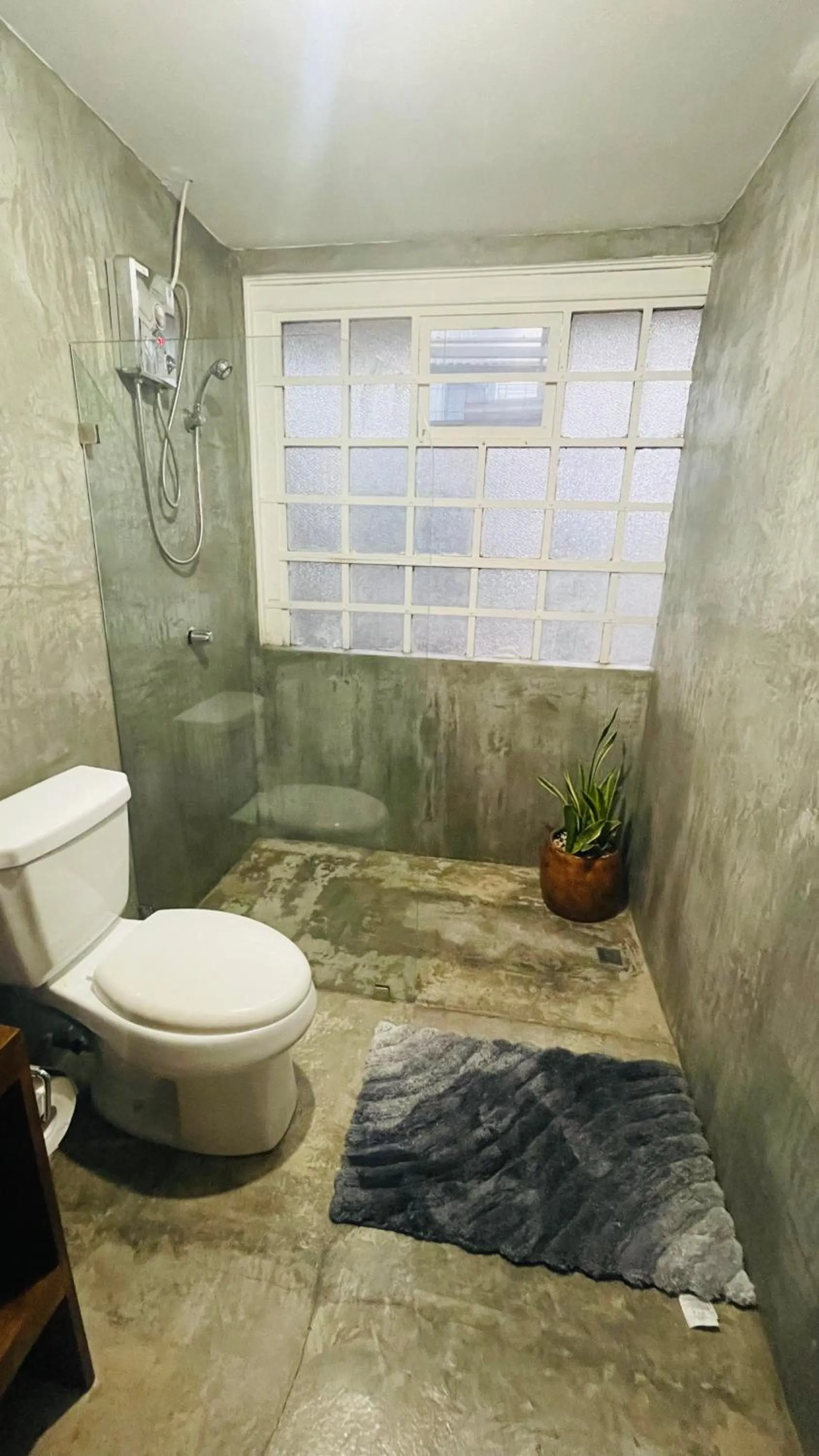 Shower in Otoya 1907 Hotel