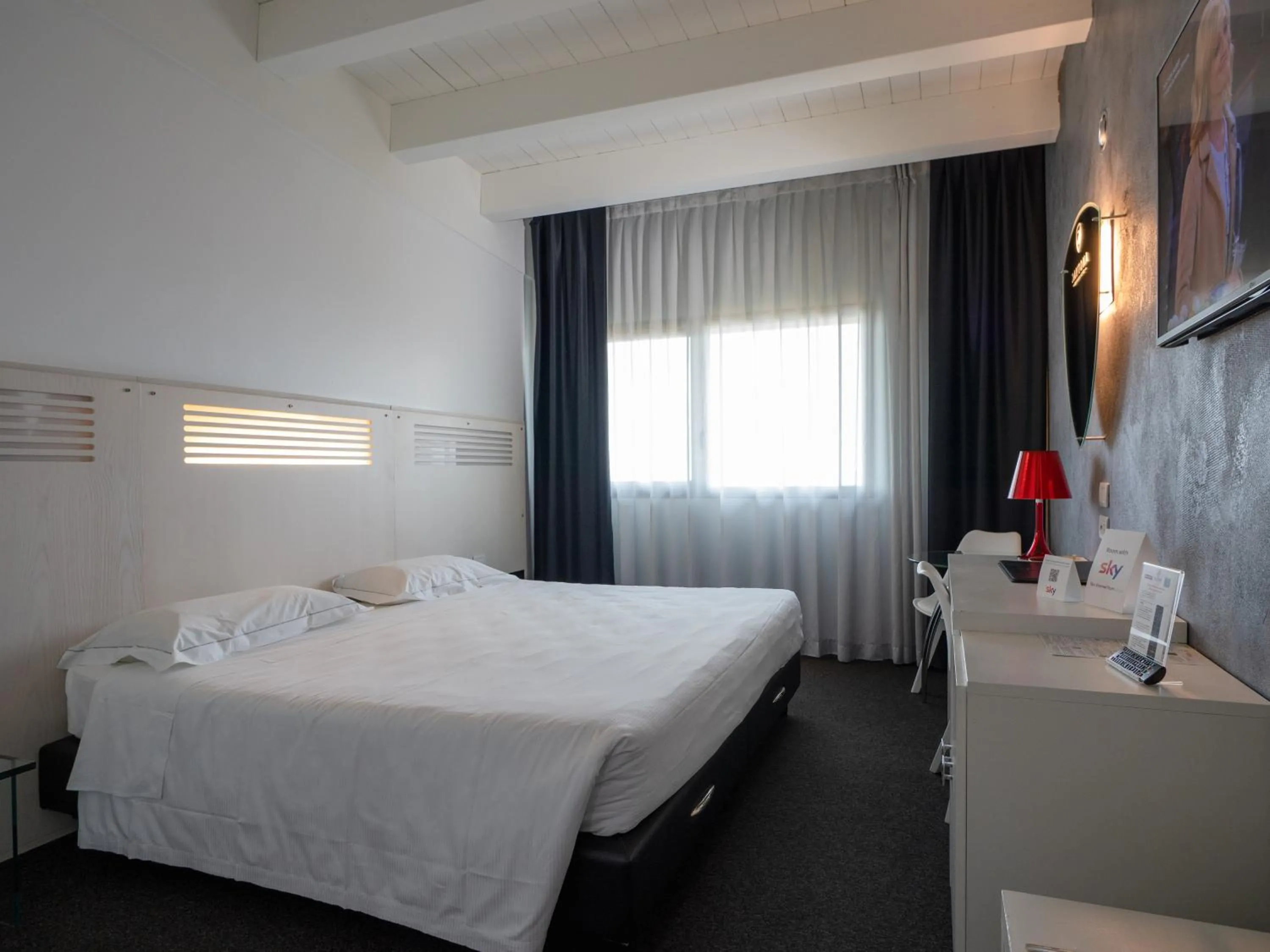 Bed in Daytona Business Hotel