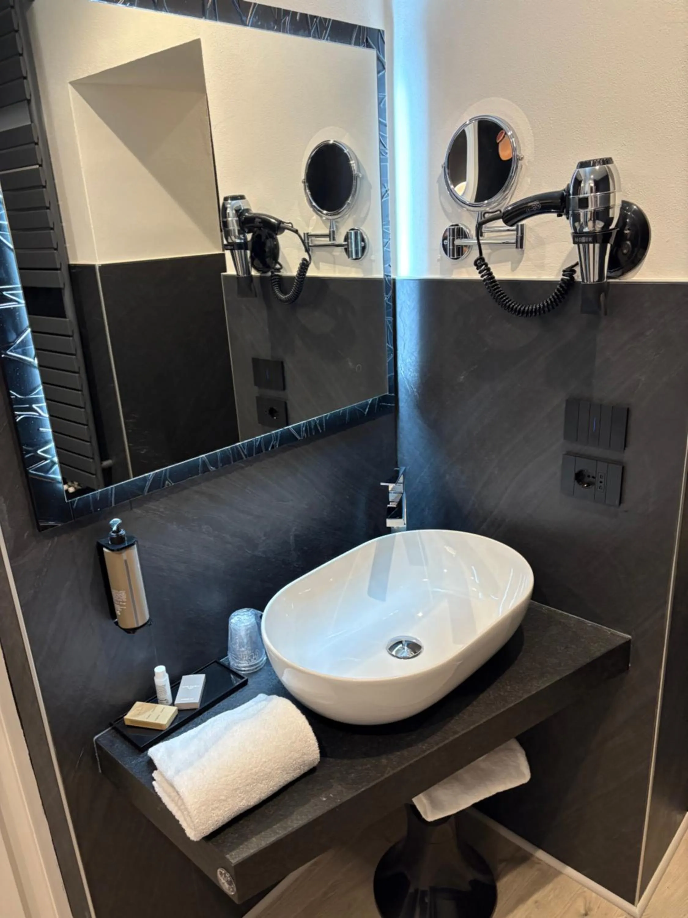 Bathroom in Albergo Cappello e Cadore