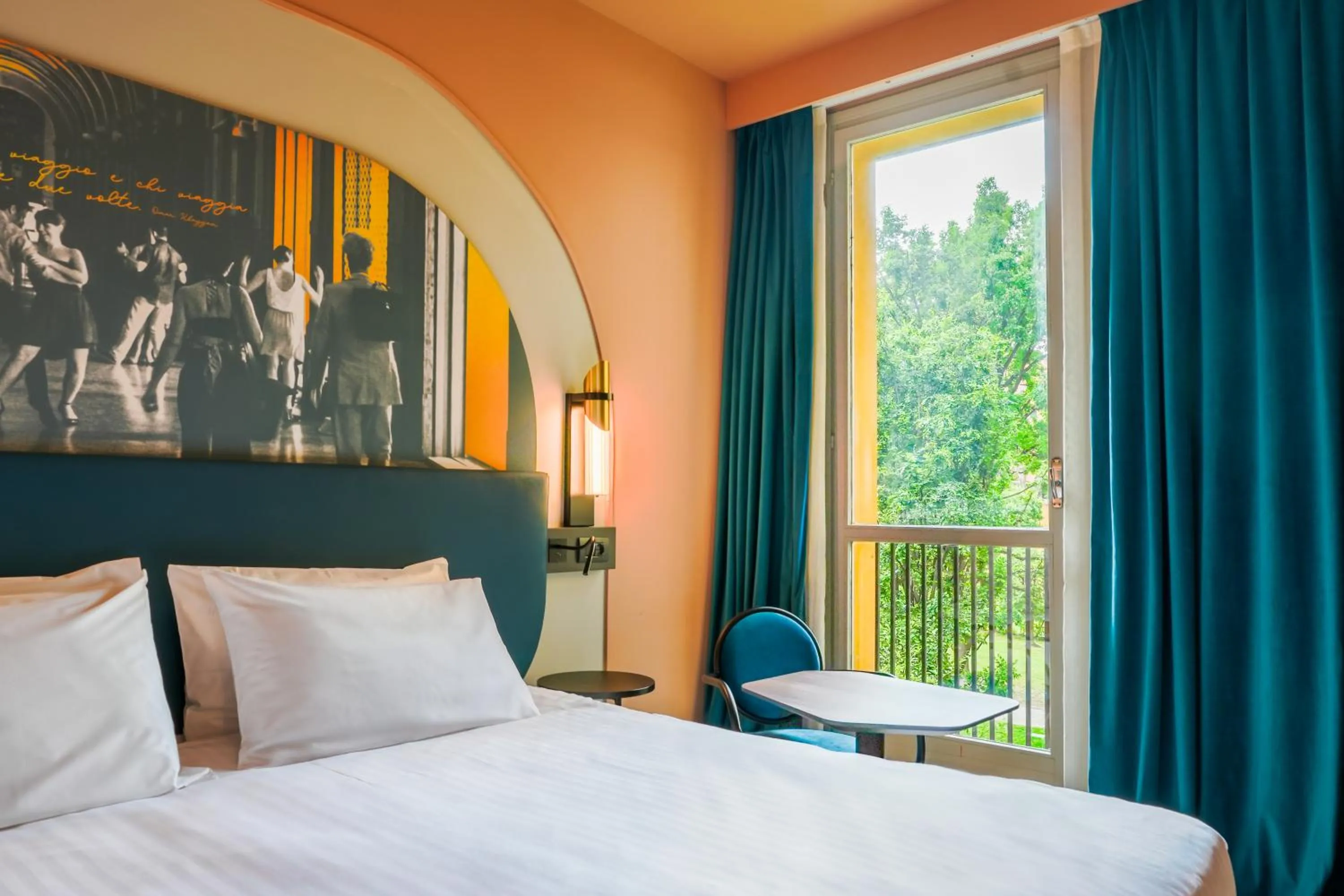 Garden view, Bed in Mercure Bologna Centro