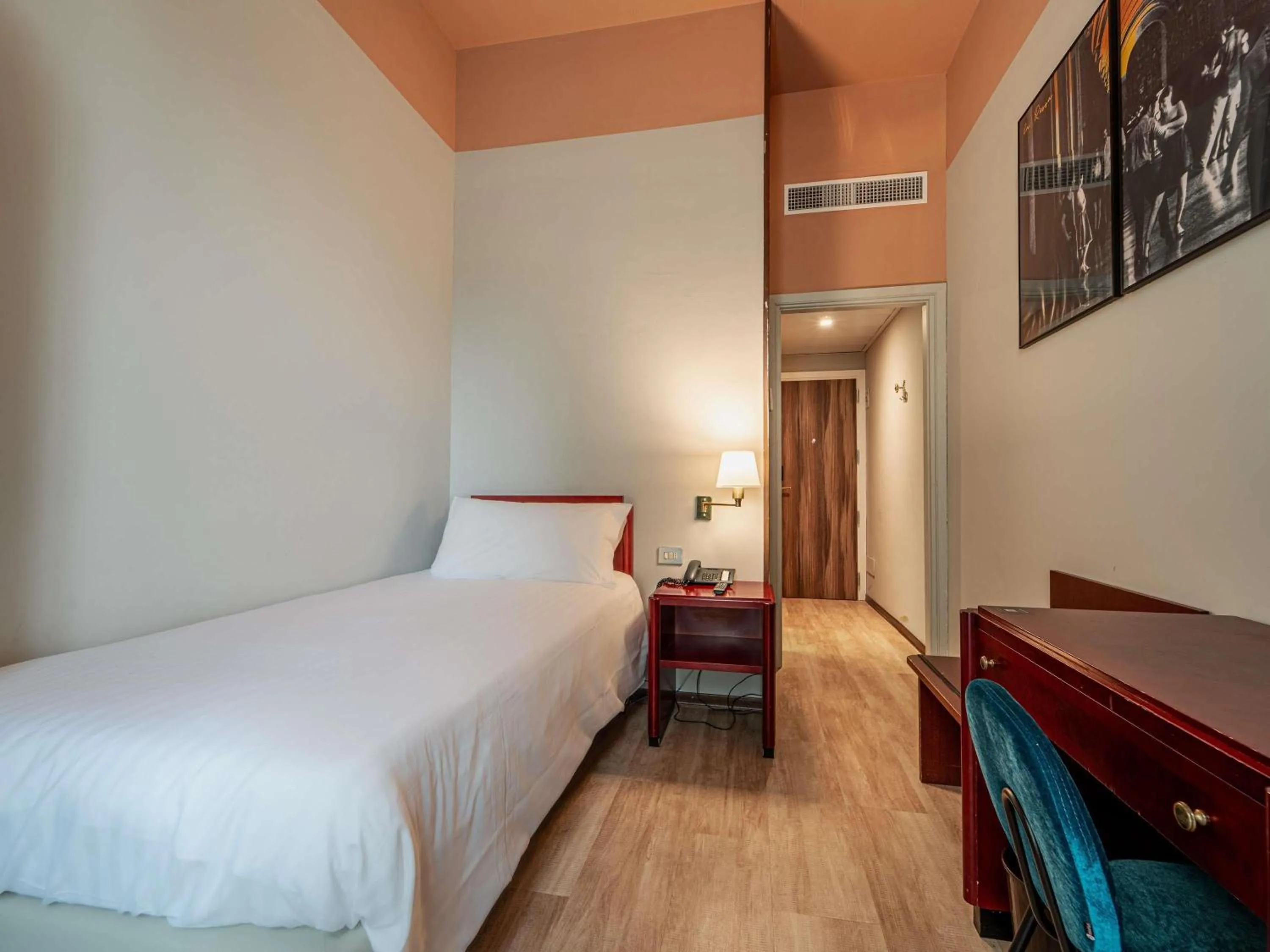 Bedroom, Bed in Mercure Bologna Centro