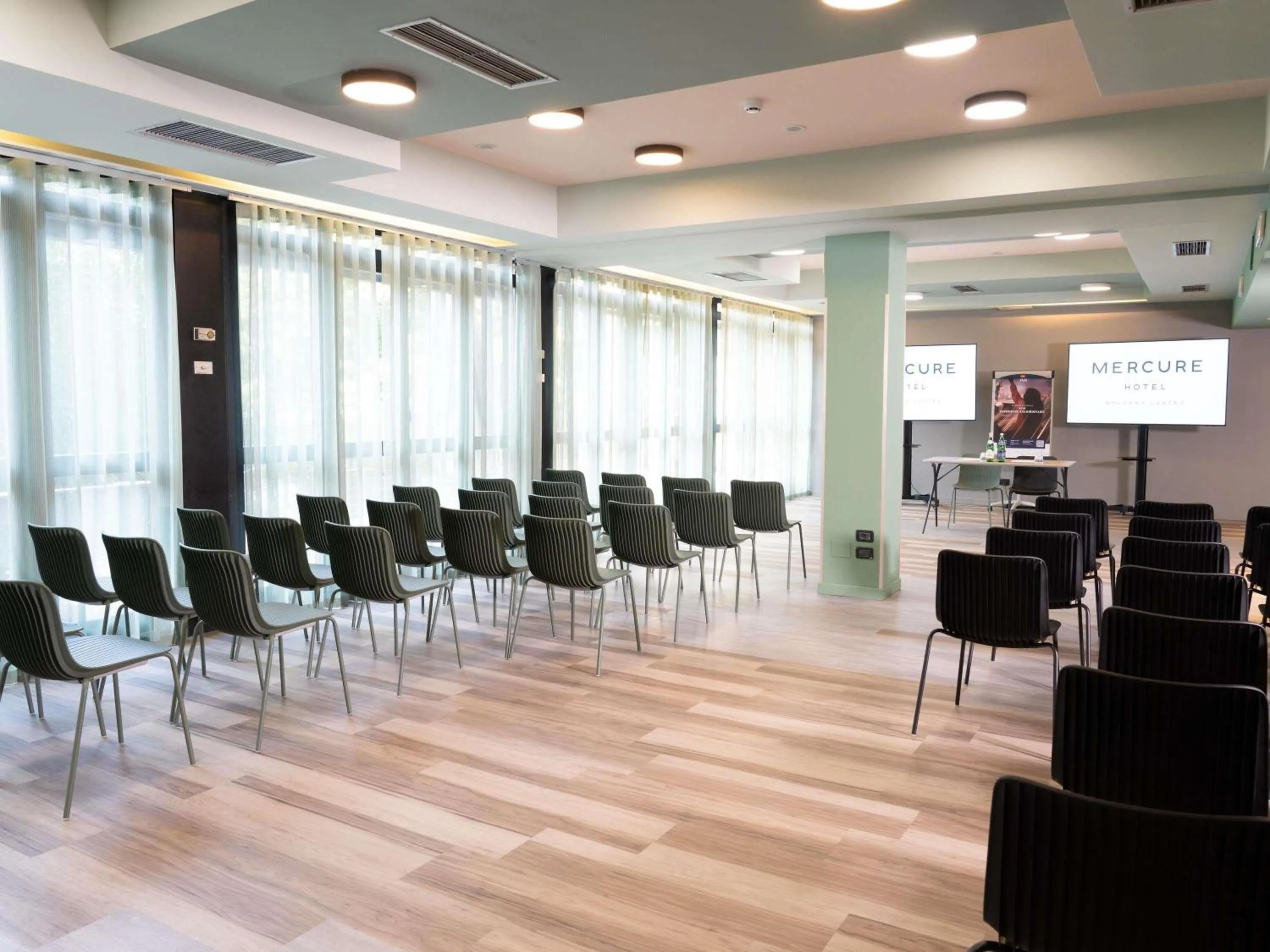 Meeting/conference room in Mercure Bologna Centro