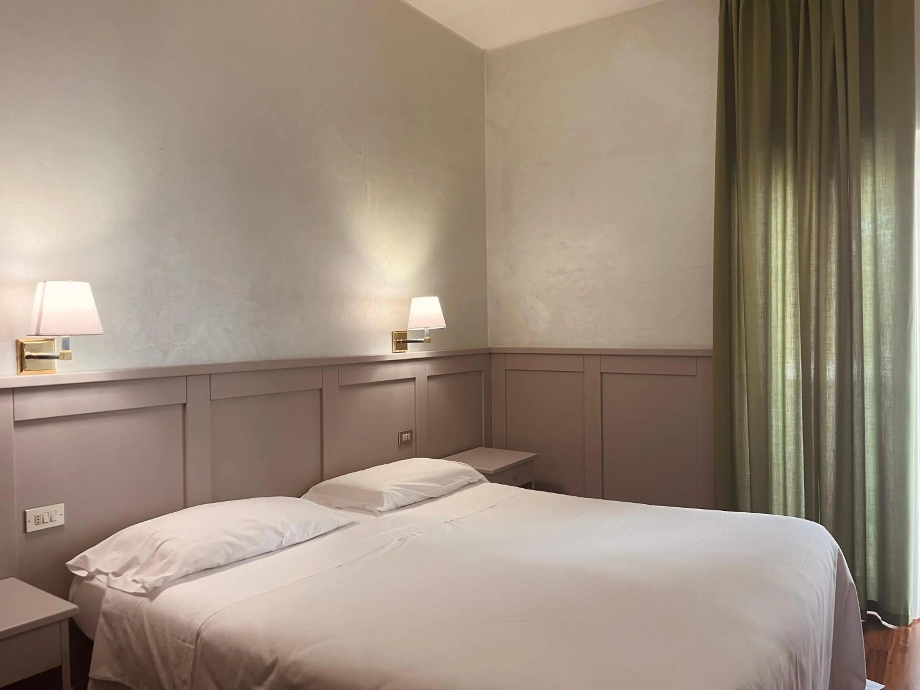 Bed in Hotel Santacroce Meeting