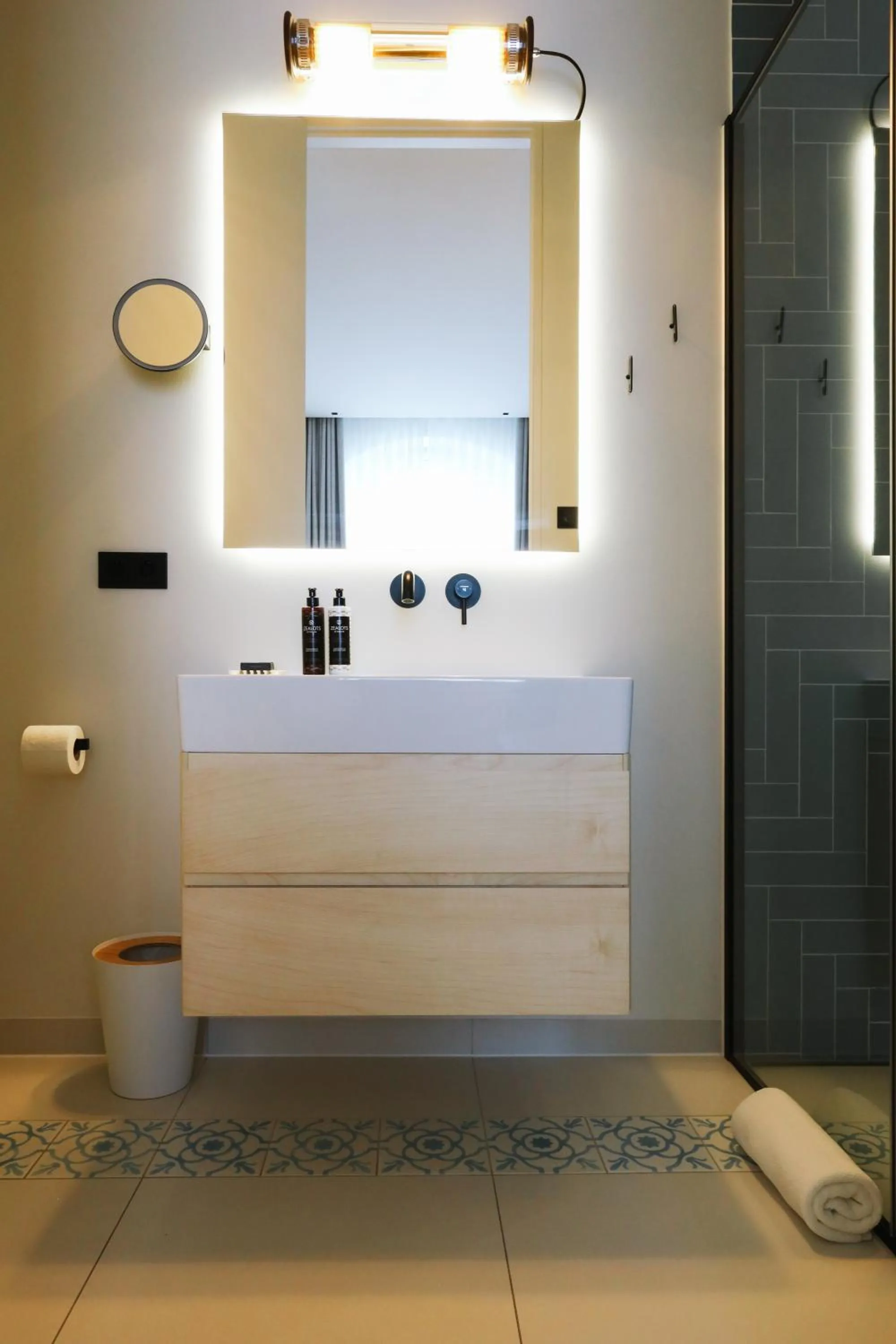 Shower in Mr(s)STiL Design Apartments