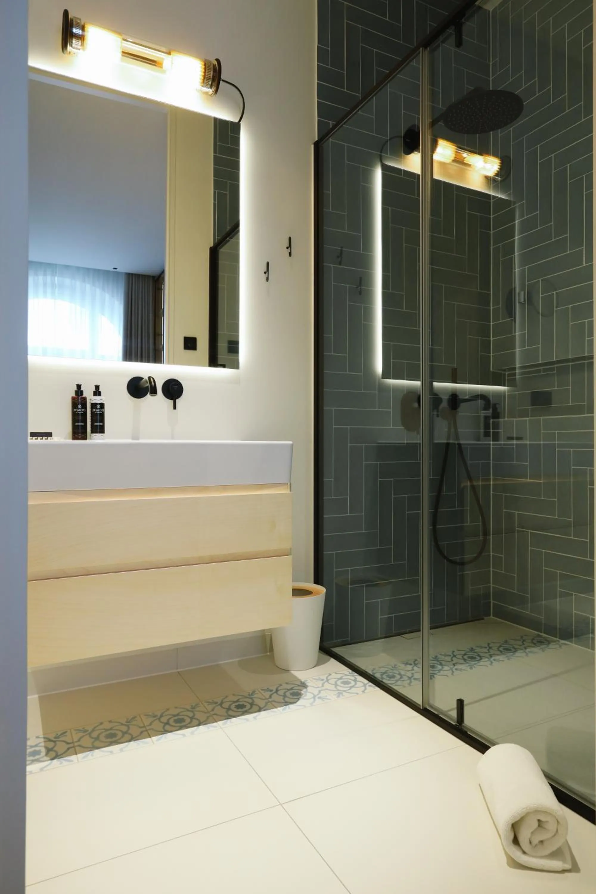Shower in Mr(s)STiL Design Apartments