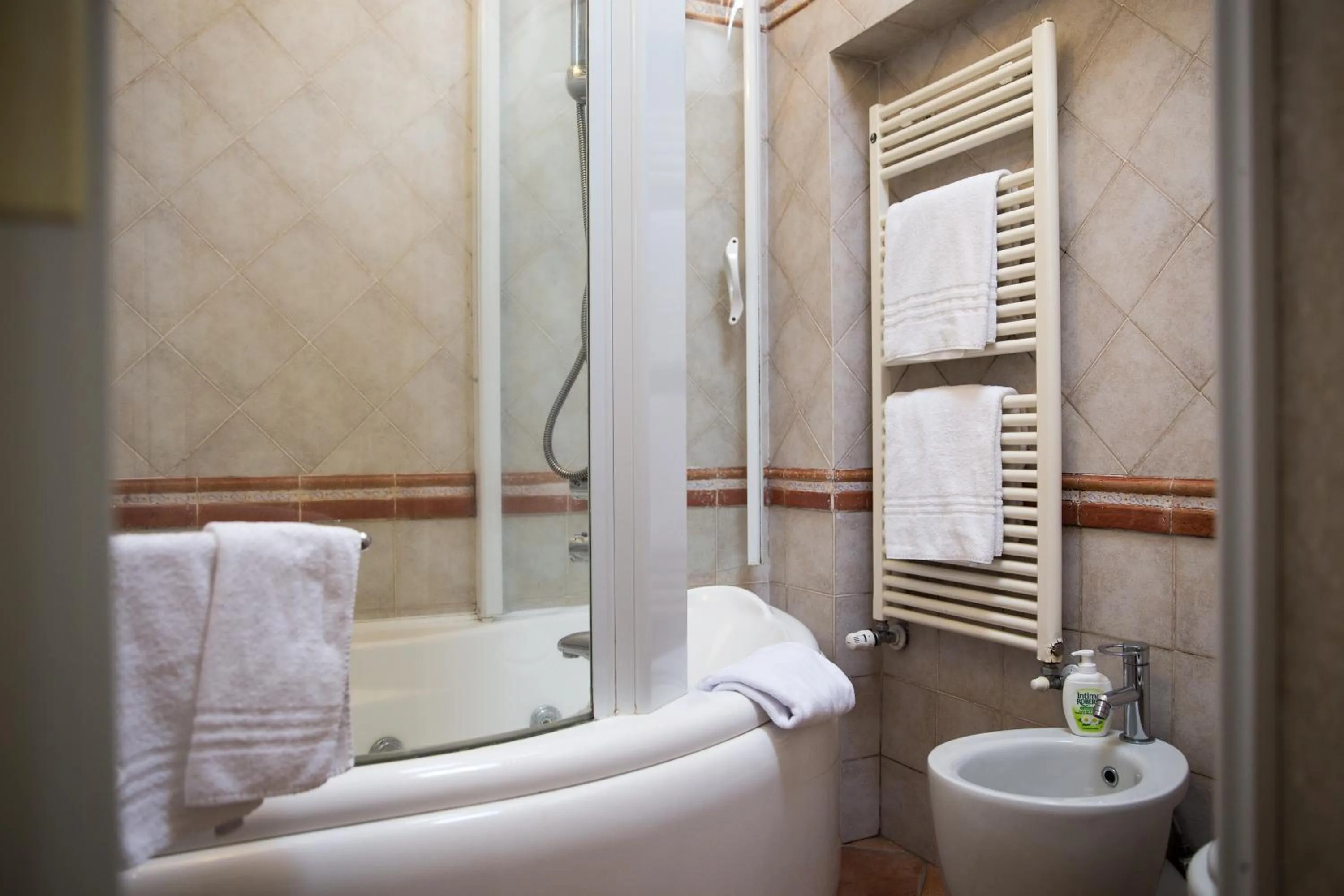 Hot Tub in Antica Fonte Residenza di Siena