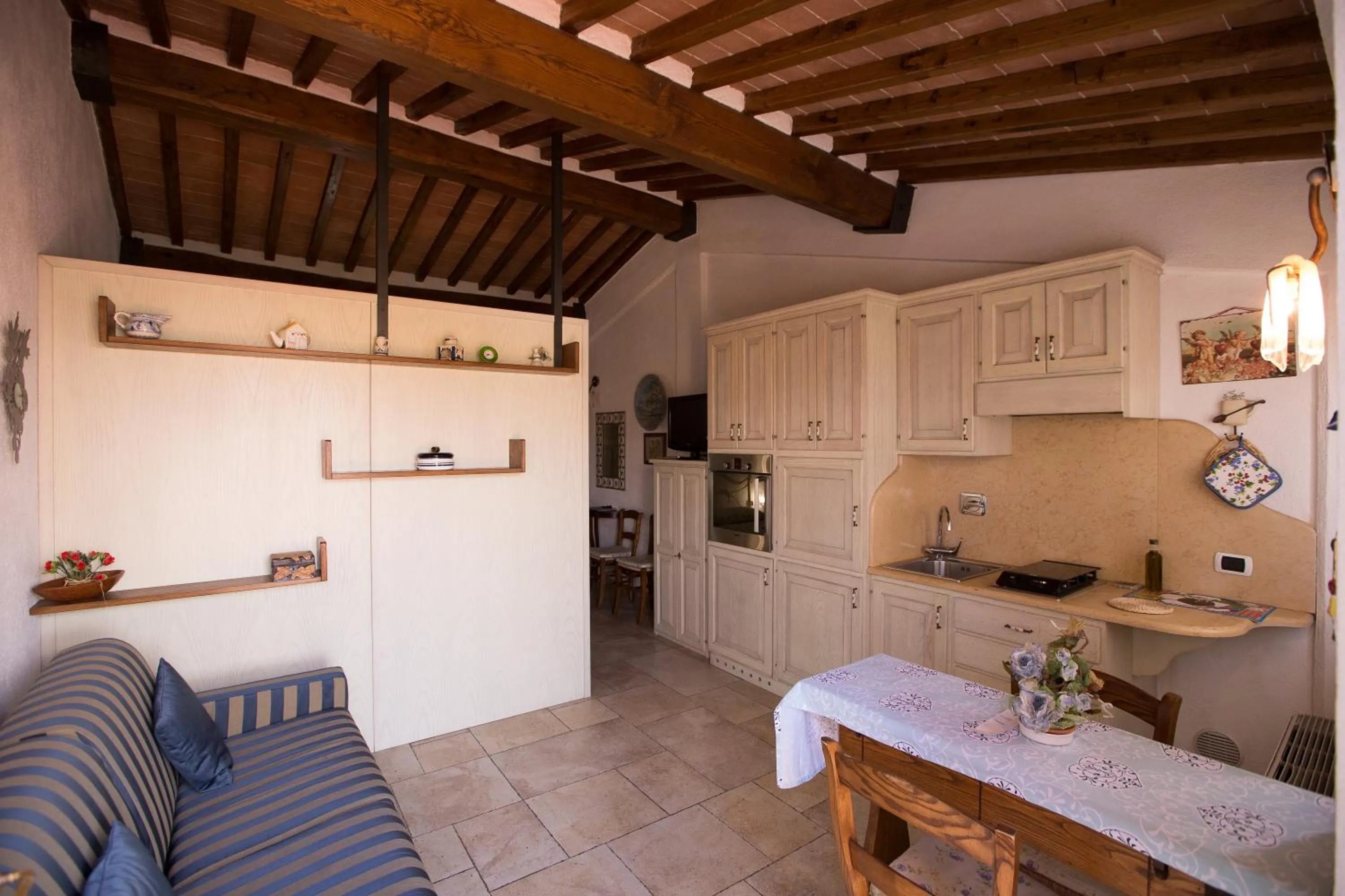 Kitchen or kitchenette in Antica Fonte Residenza di Siena