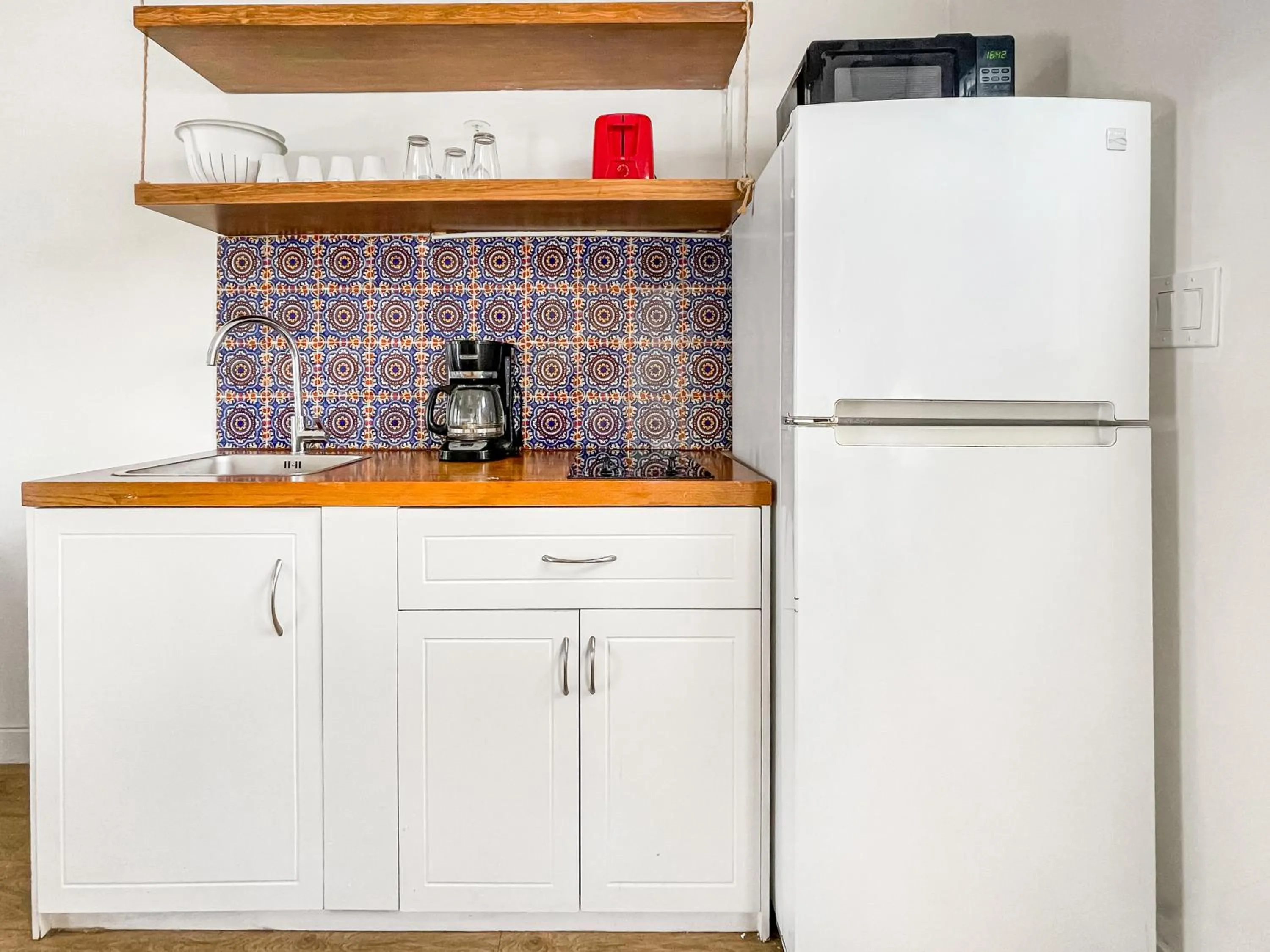 Kitchen or kitchenette in Ocean Sound's Hotel