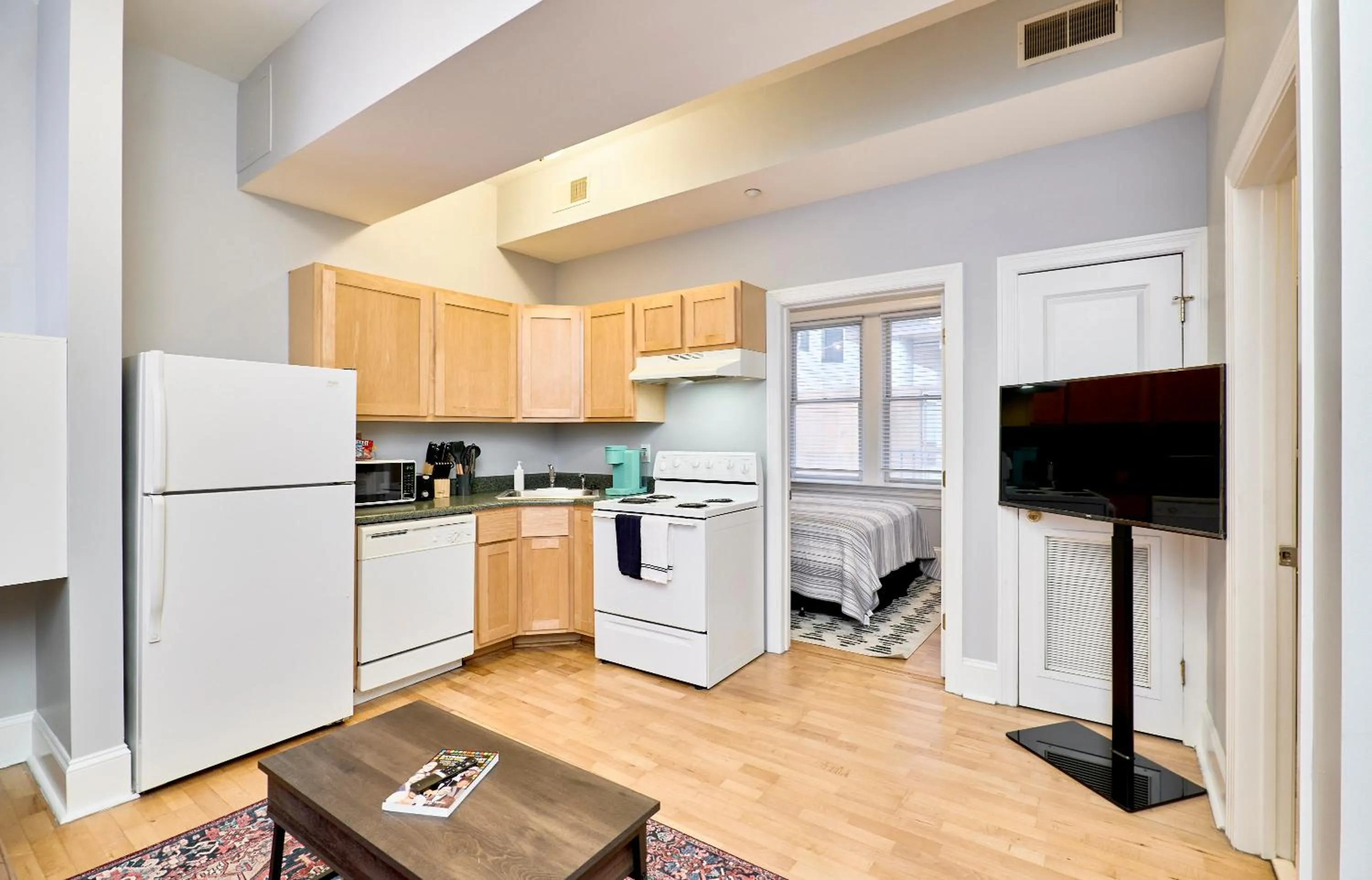 TV and multimedia in WhiteHouse at Grand Central