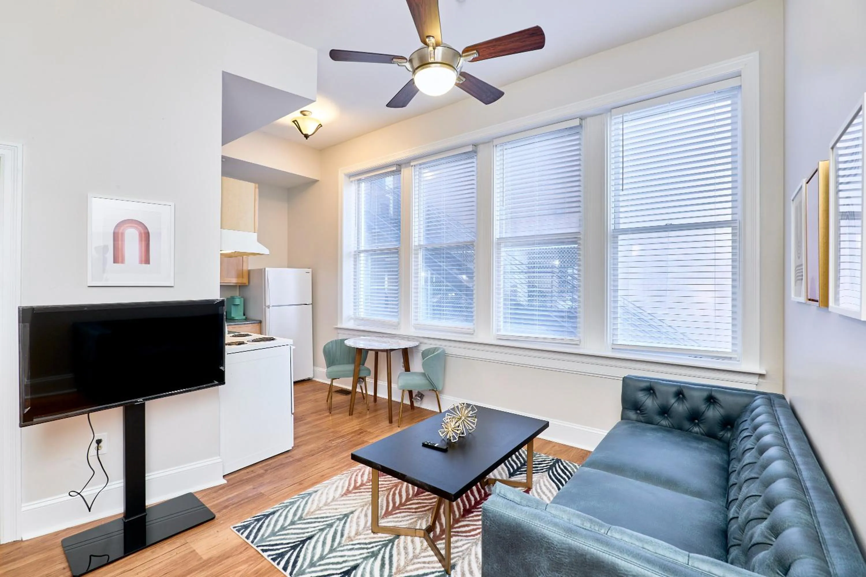 TV and multimedia in WhiteHouse at Grand Central