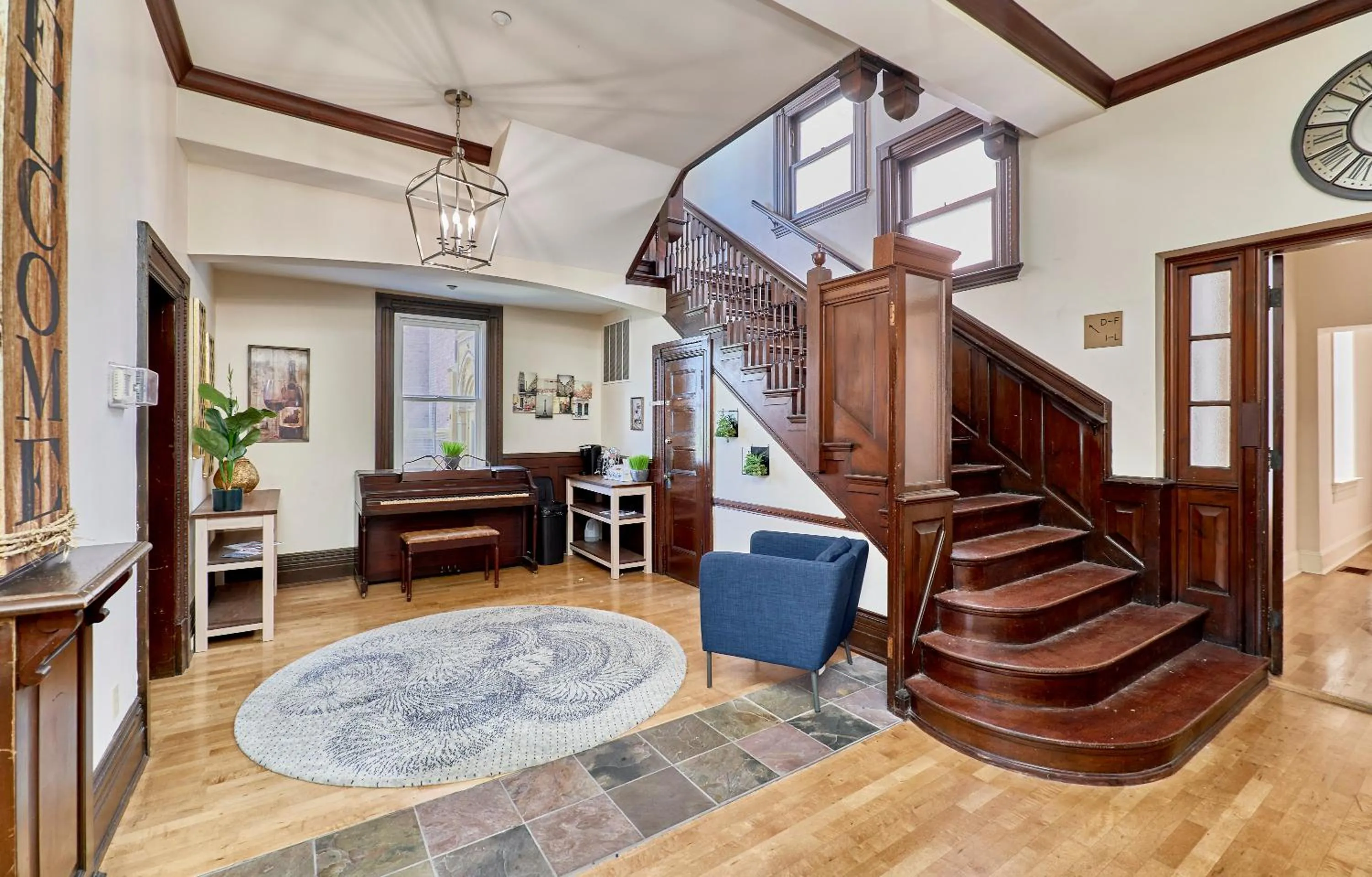 Facade/entrance in WhiteHouse at Grand Central