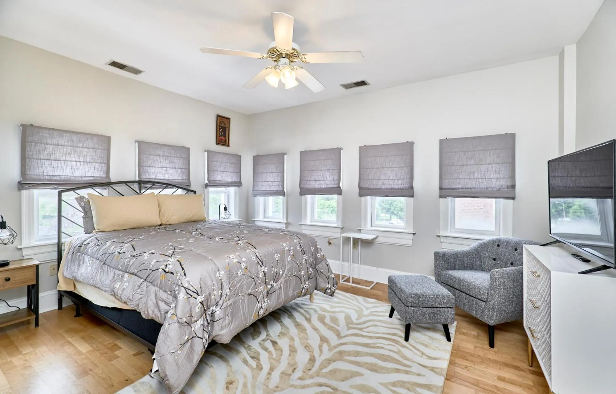 Bed in WhiteHouse at Grand Central