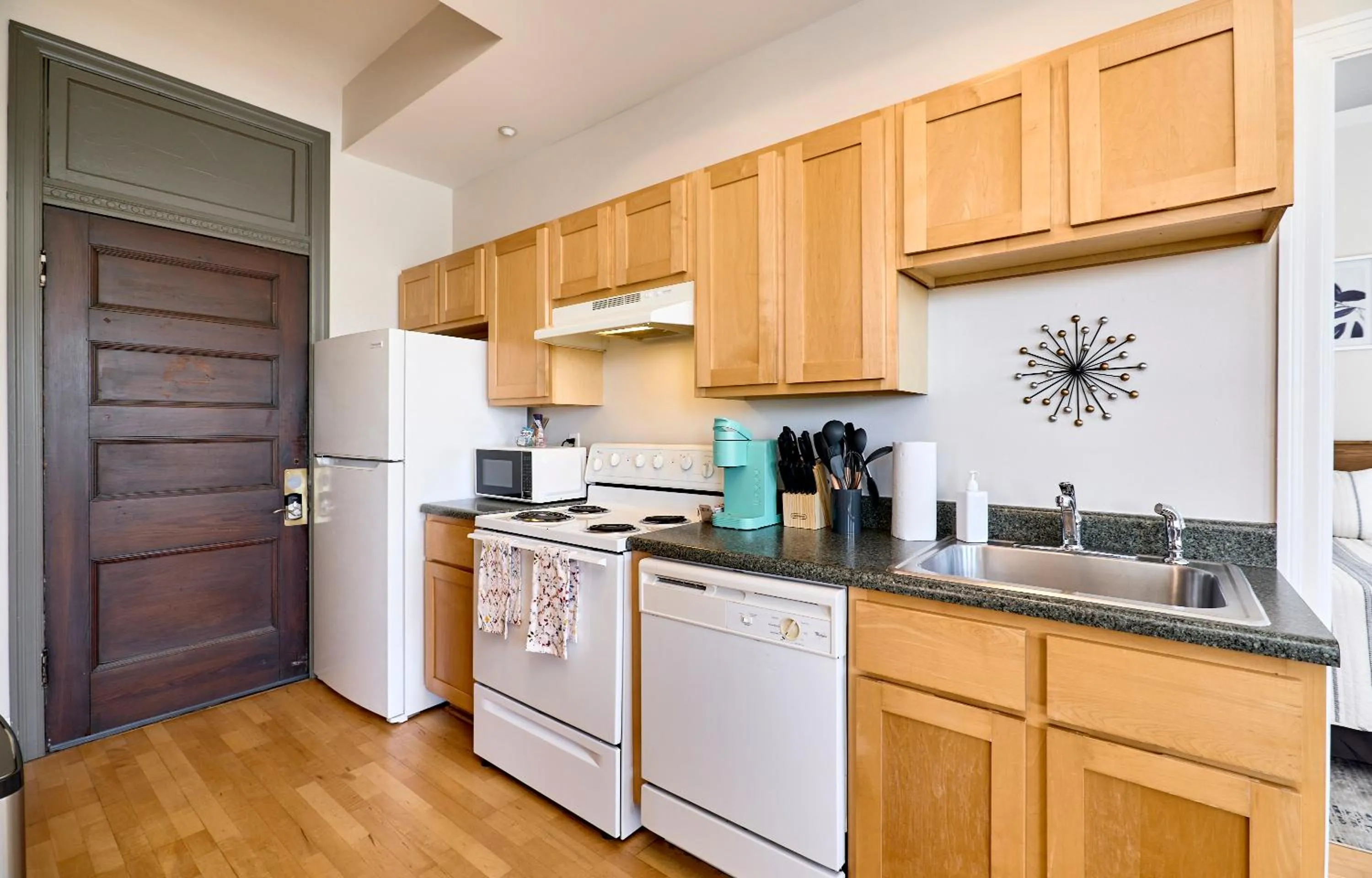 Kitchen or kitchenette in WhiteHouse at Grand Central