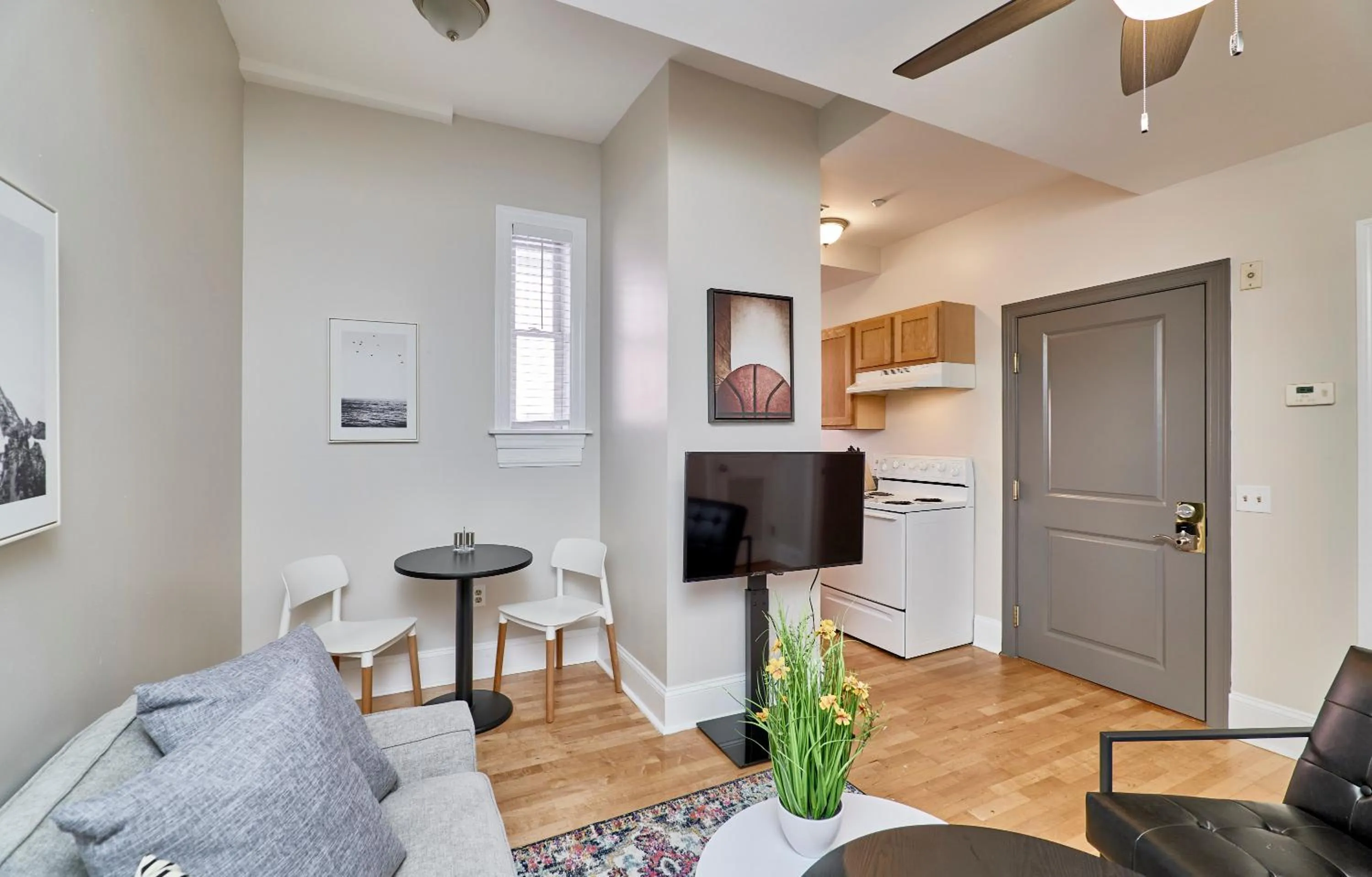 TV and multimedia in WhiteHouse at Grand Central