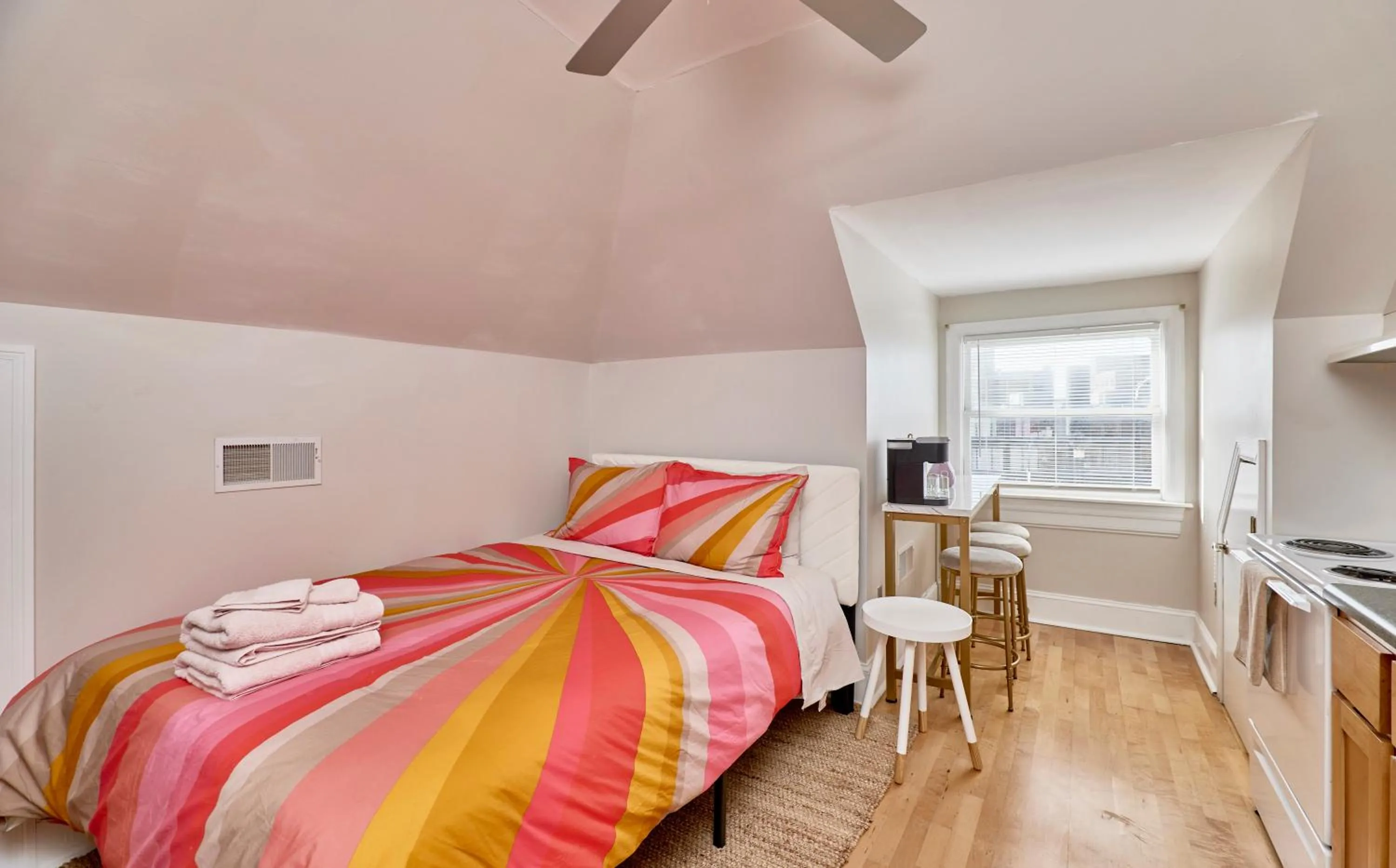 Bed in WhiteHouse at Grand Central