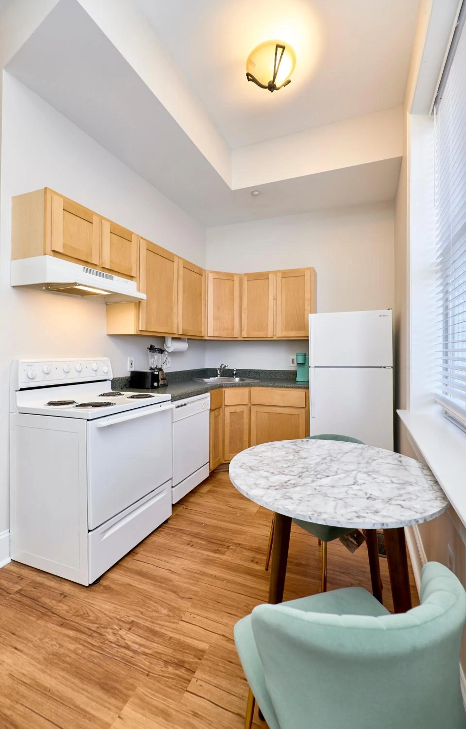 Kitchen or kitchenette in WhiteHouse at Grand Central