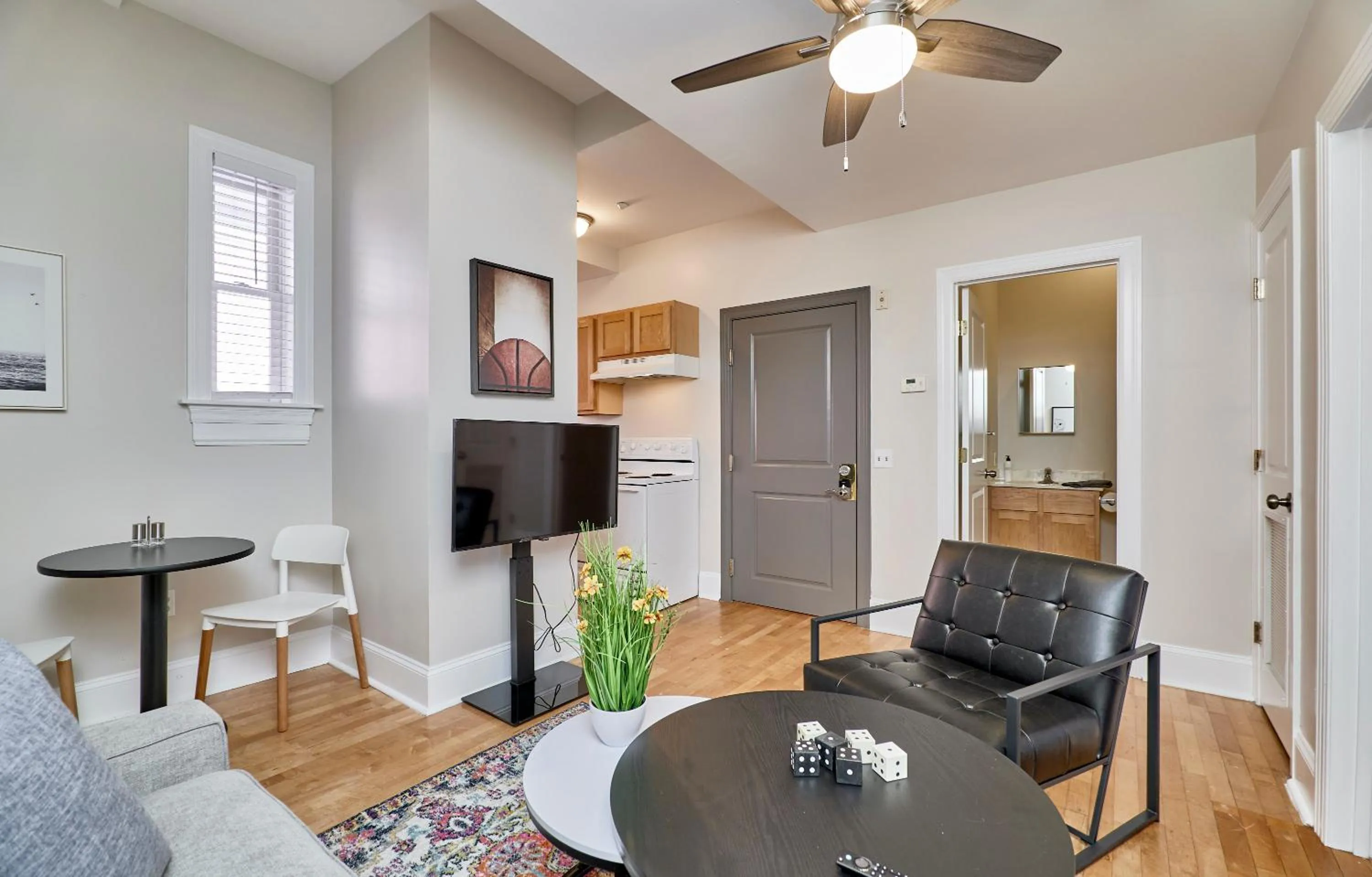 TV and multimedia in WhiteHouse at Grand Central