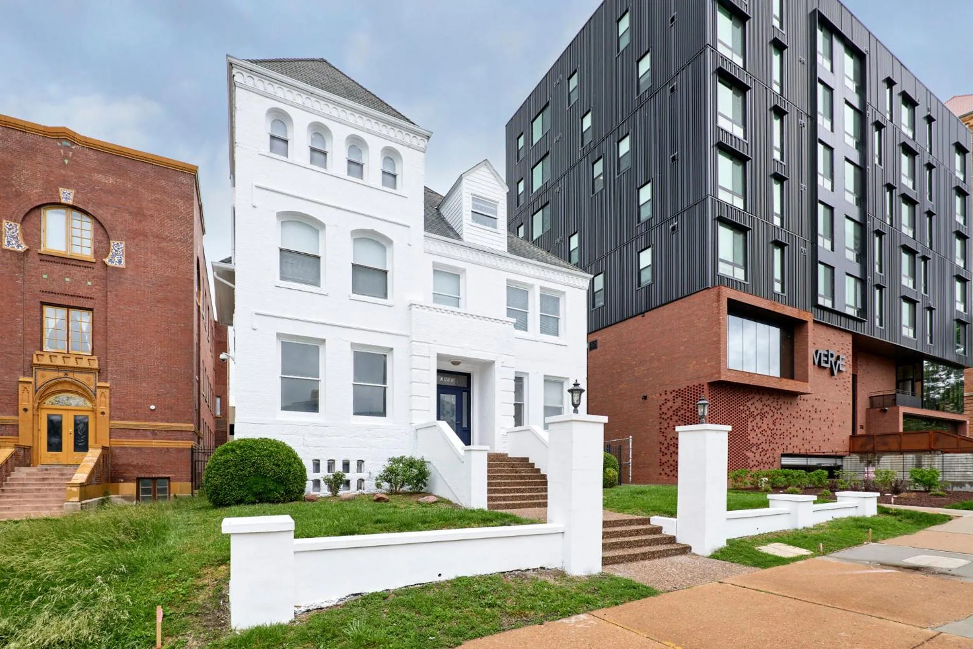 Property building in WhiteHouse at Grand Central