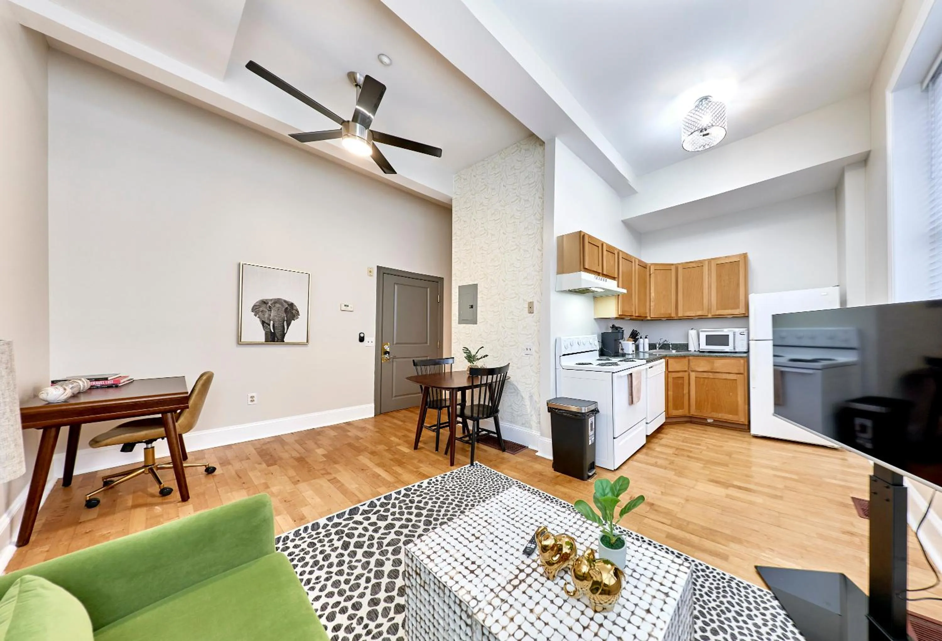 Kitchen or kitchenette in WhiteHouse at Grand Central