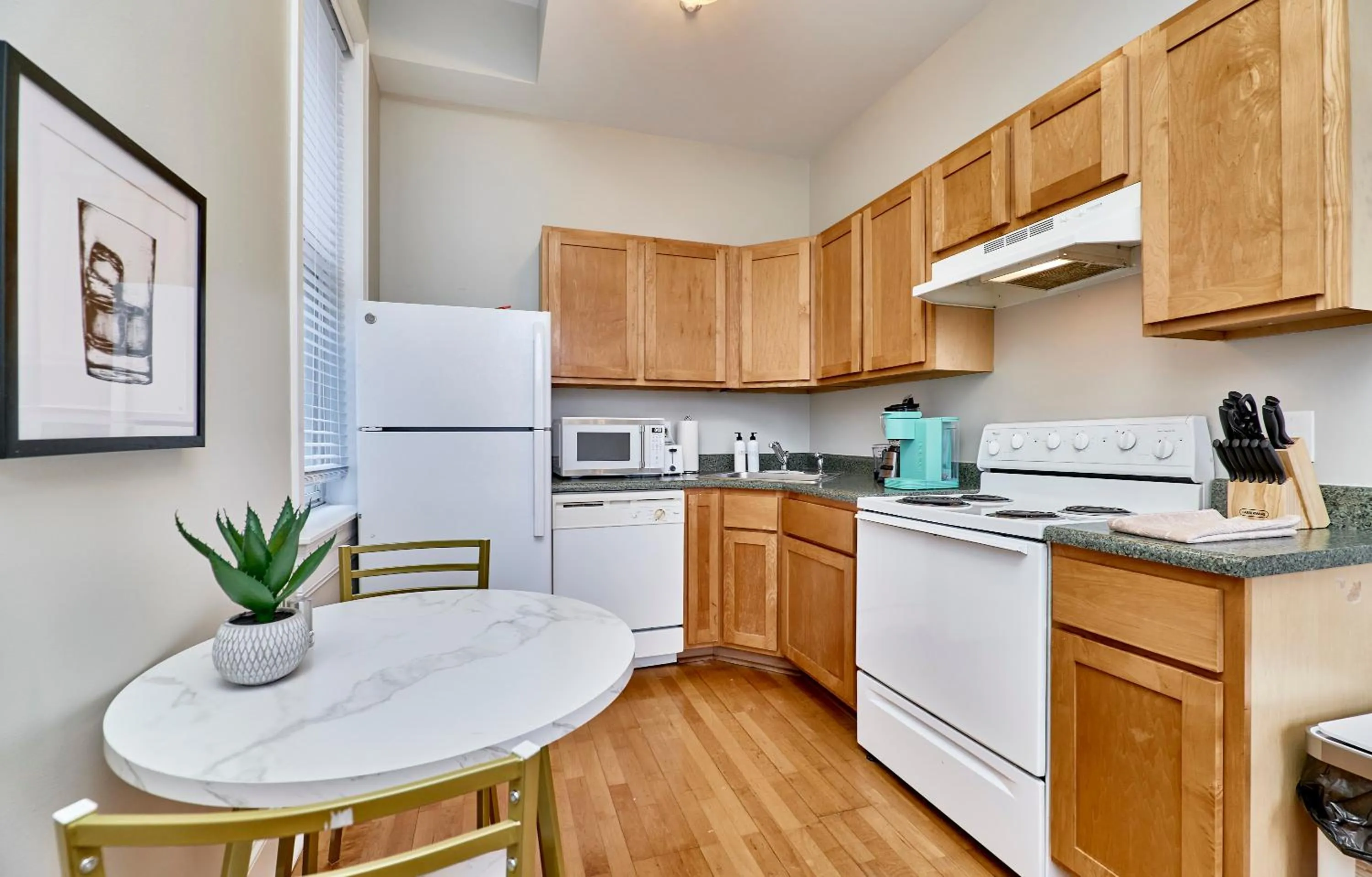 Kitchen or kitchenette in WhiteHouse at Grand Central