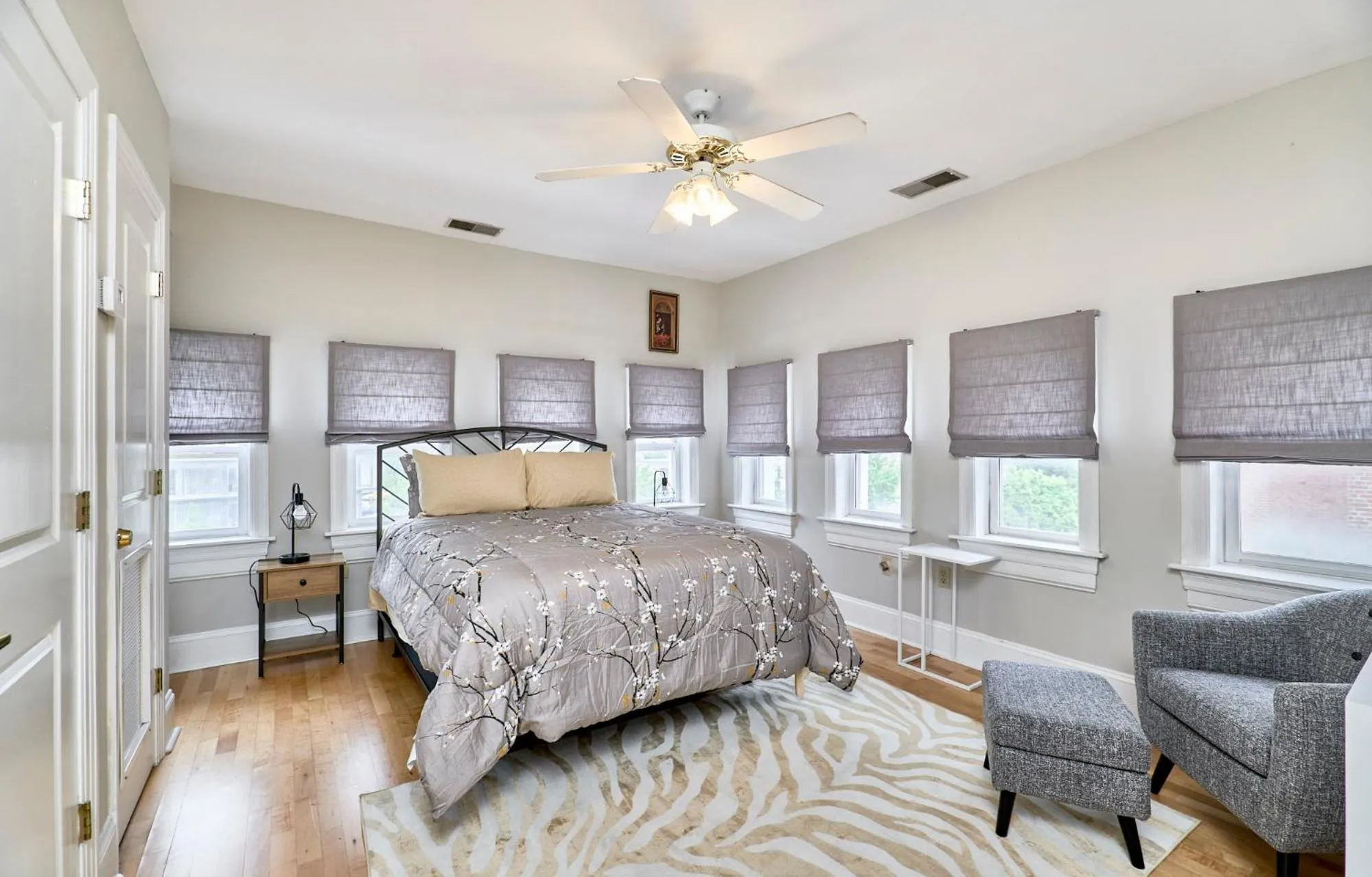 Bed in WhiteHouse at Grand Central