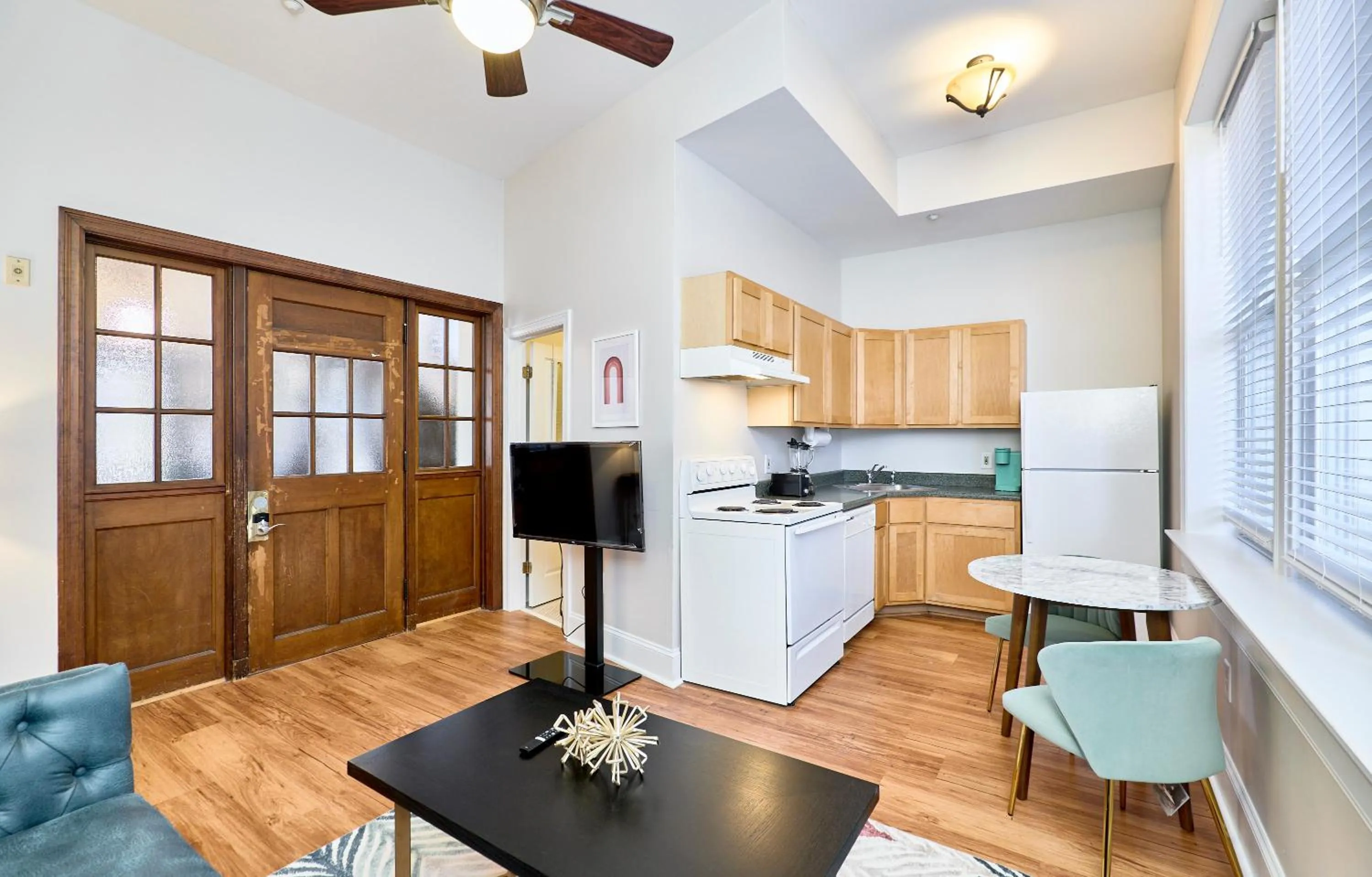 TV and multimedia in WhiteHouse at Grand Central