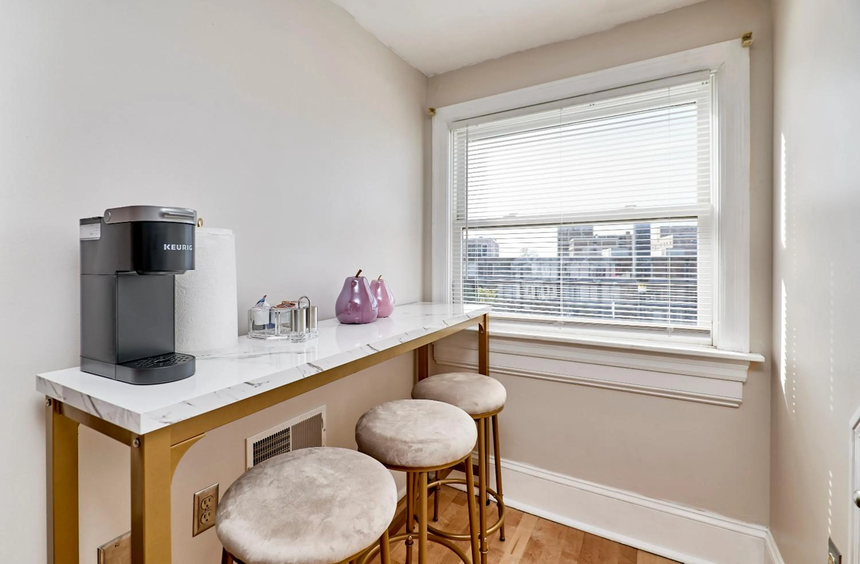 Coffee/tea facilities in WhiteHouse at Grand Central