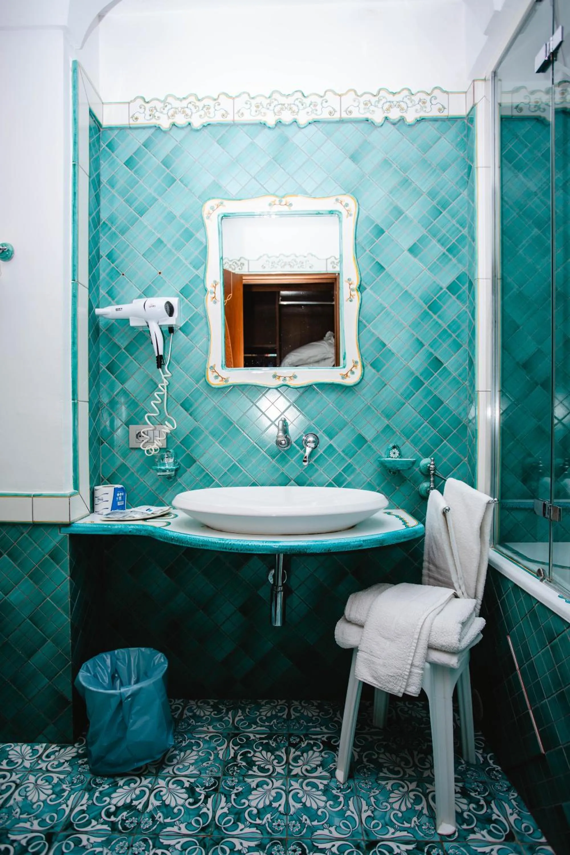 Shower in Strand Hotel Delfini