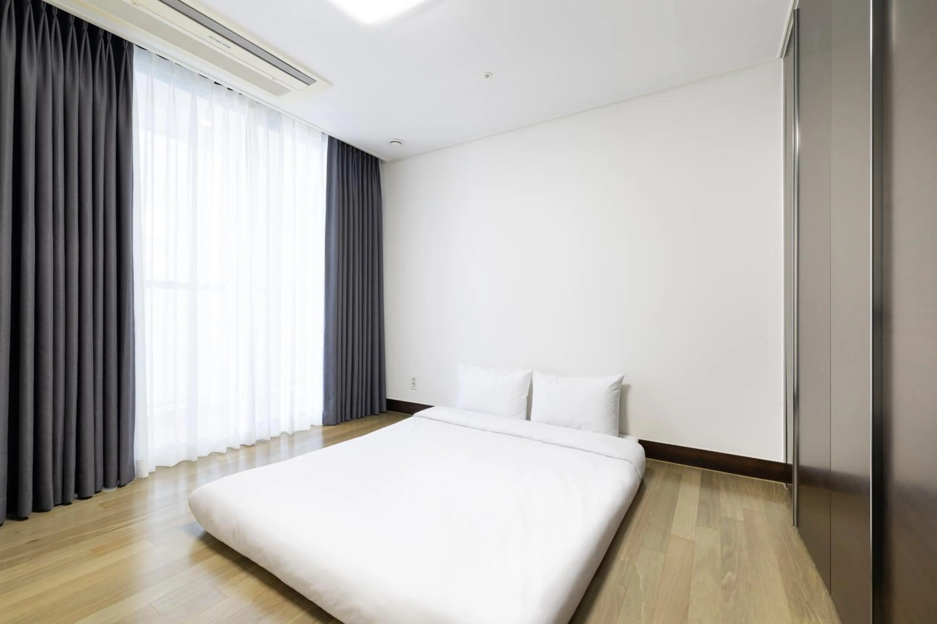 Bedroom, Bed in Pale De Cz Condo