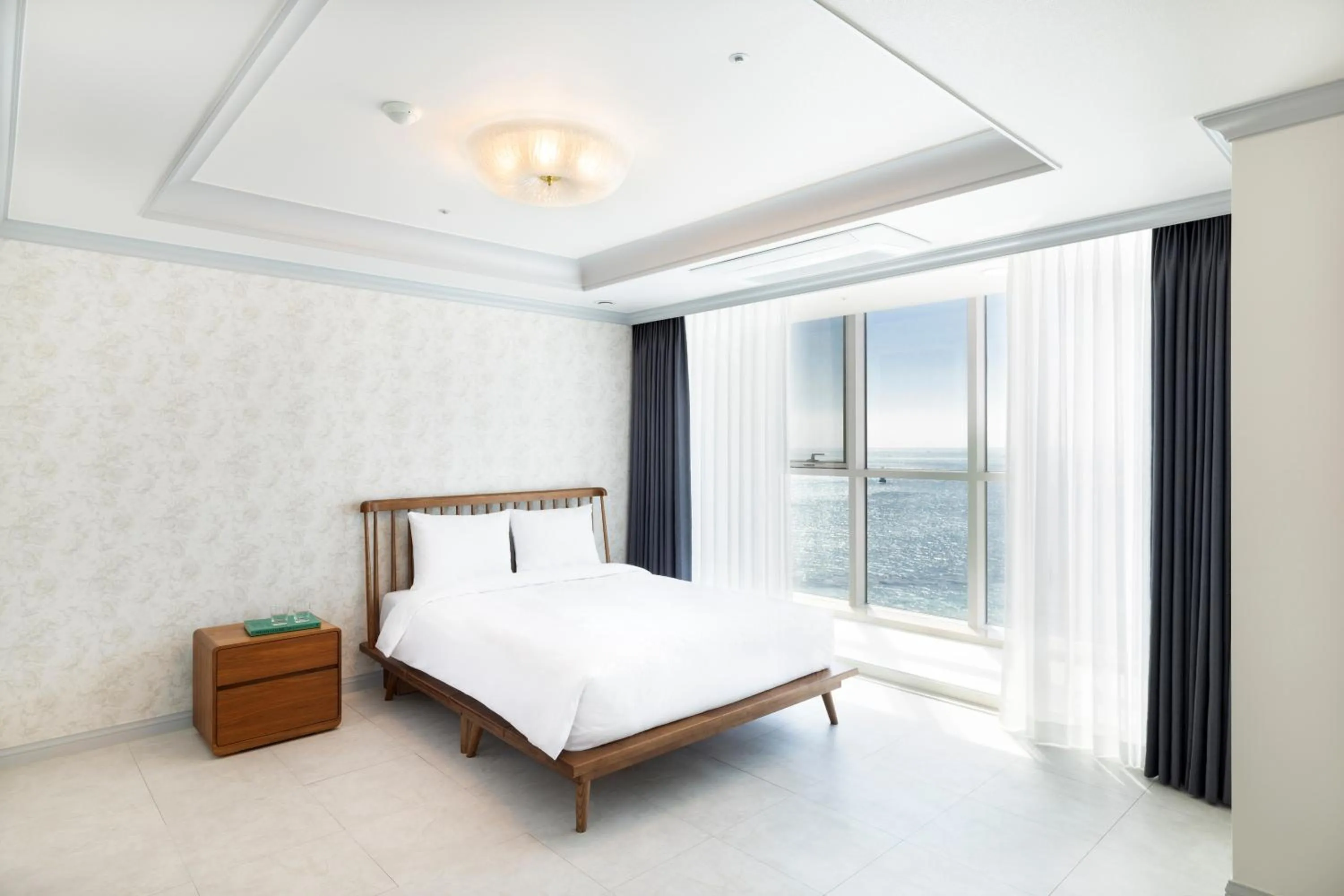 Photo of the whole room, Bed in Pale De Cz Condo