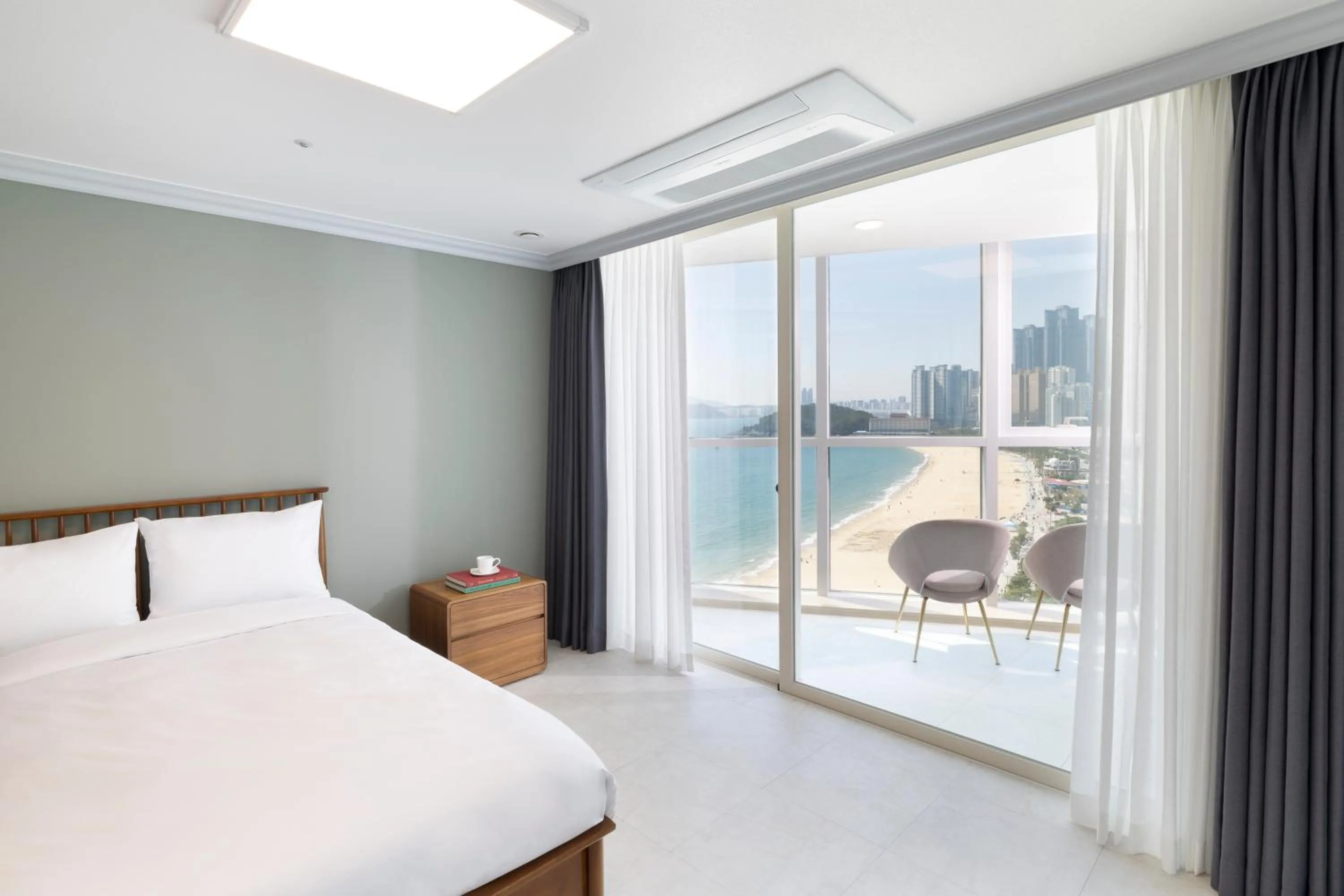 Sea view, Bed in Pale De Cz Condo