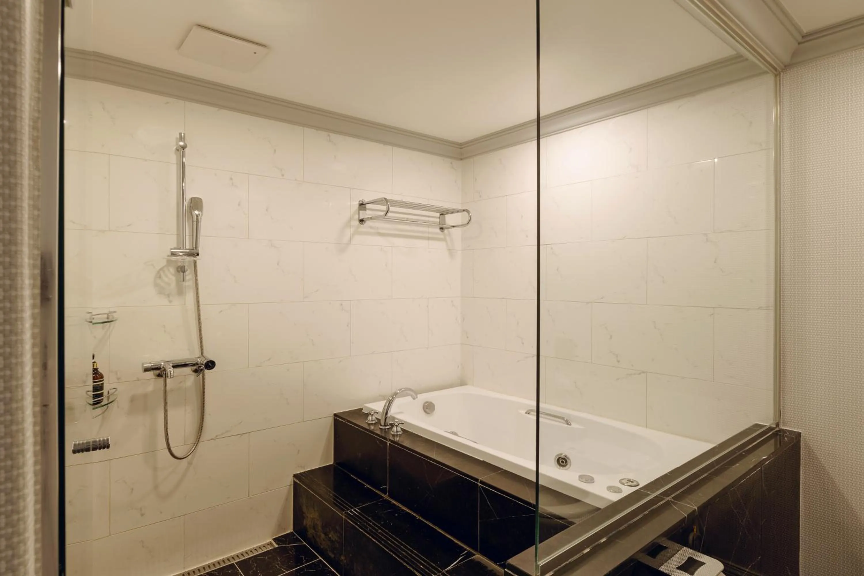 Bathroom in Pale De Cz Condo