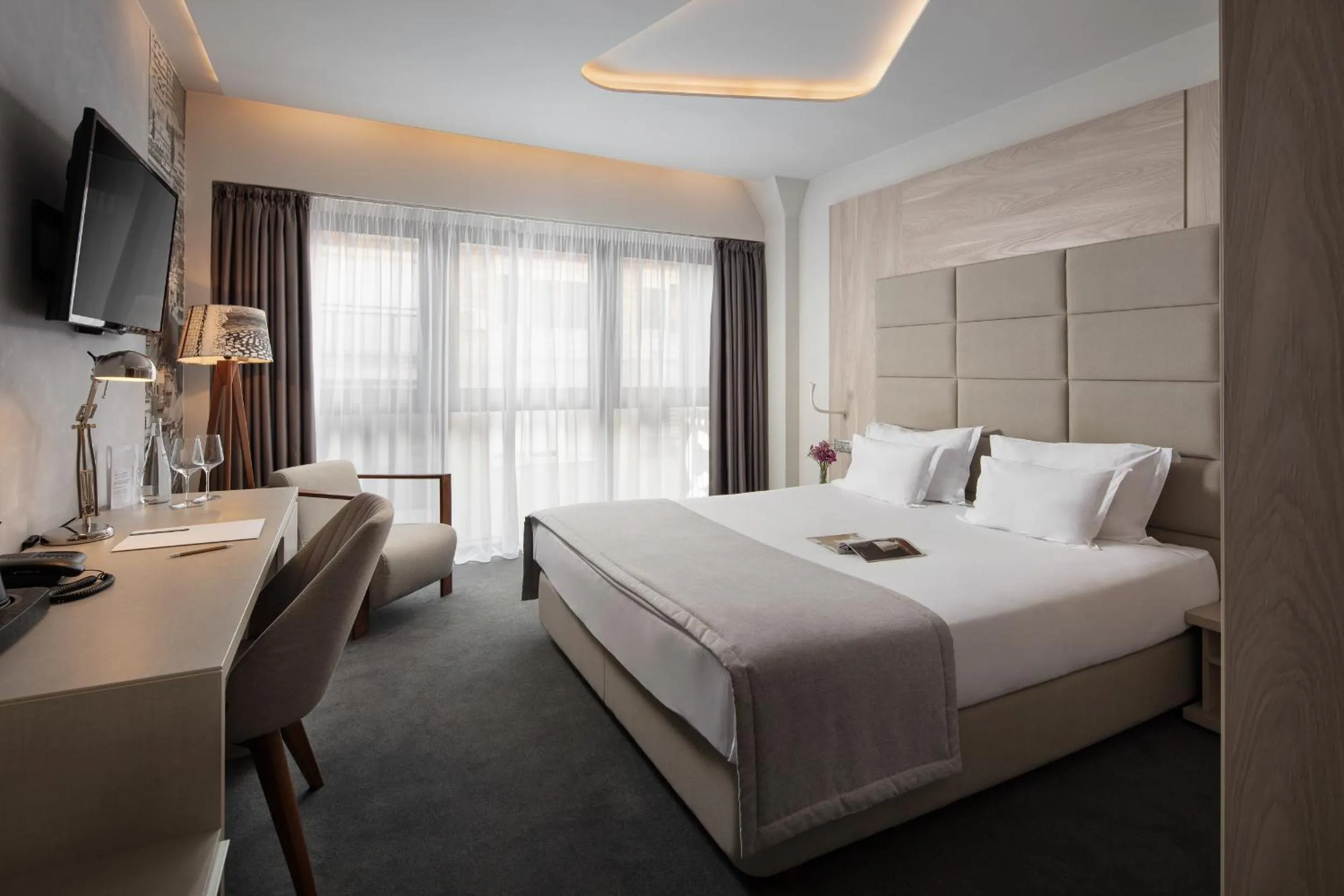 Bed in Hotel Colors Inn