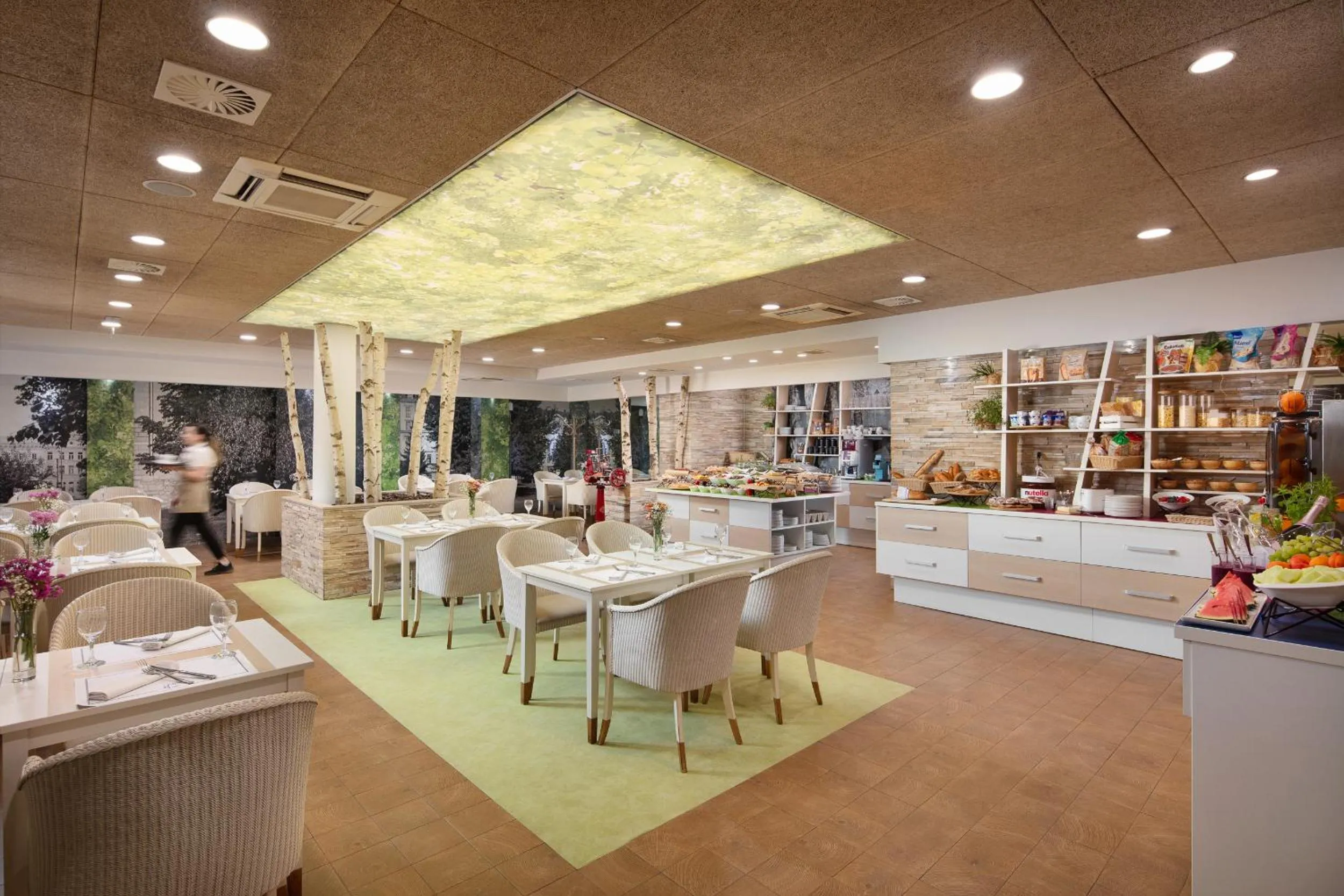 Restaurant/places to eat in Hotel Colors Inn