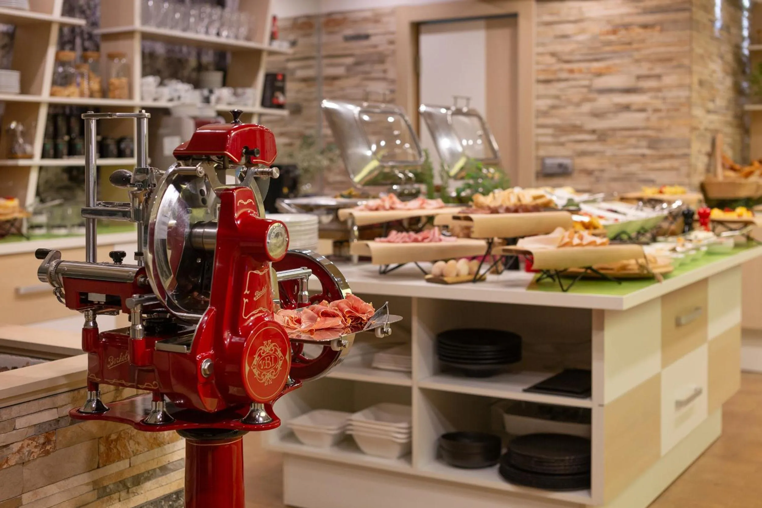 Breakfast in Hotel Colors Inn