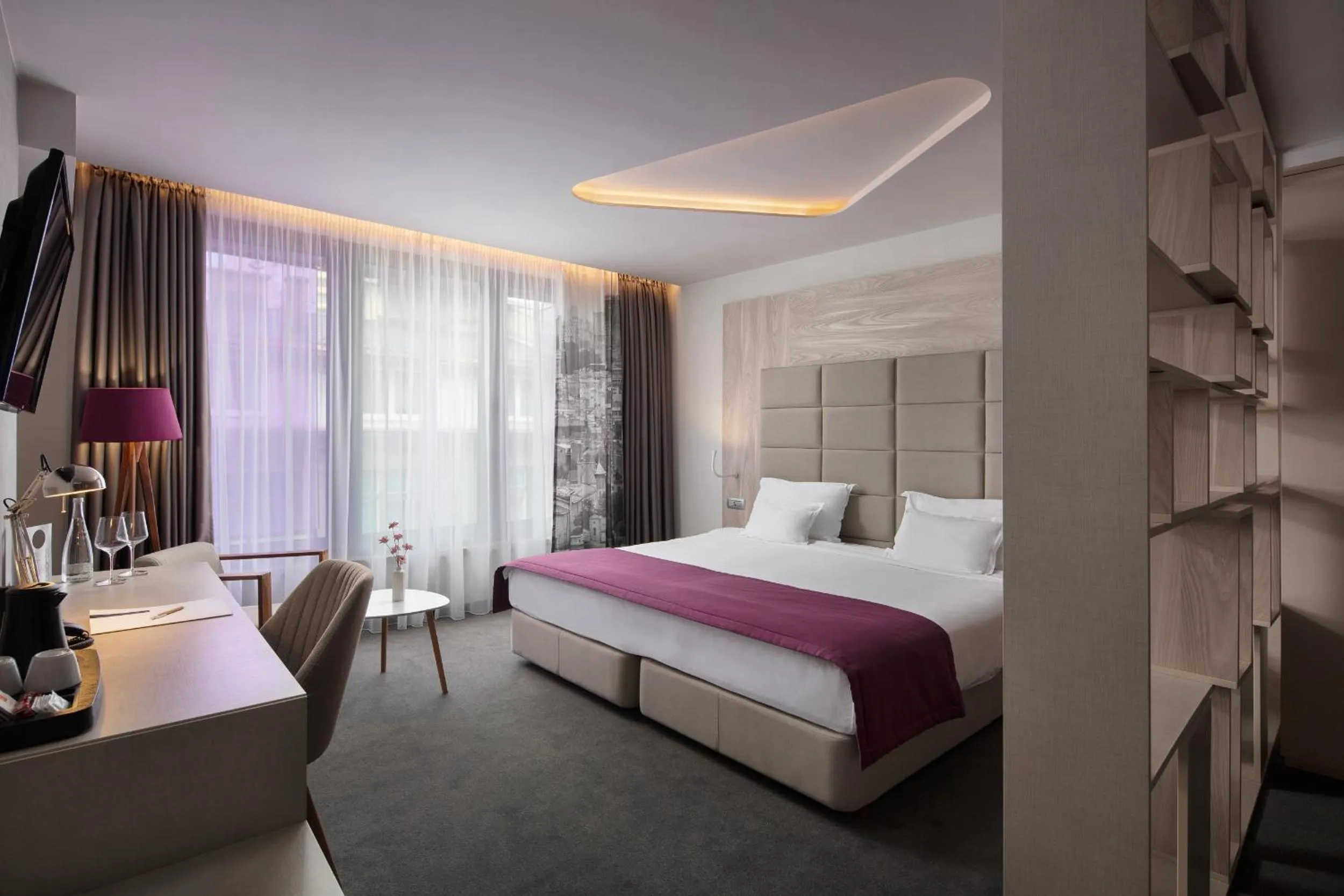 Bed in Hotel Colors Inn