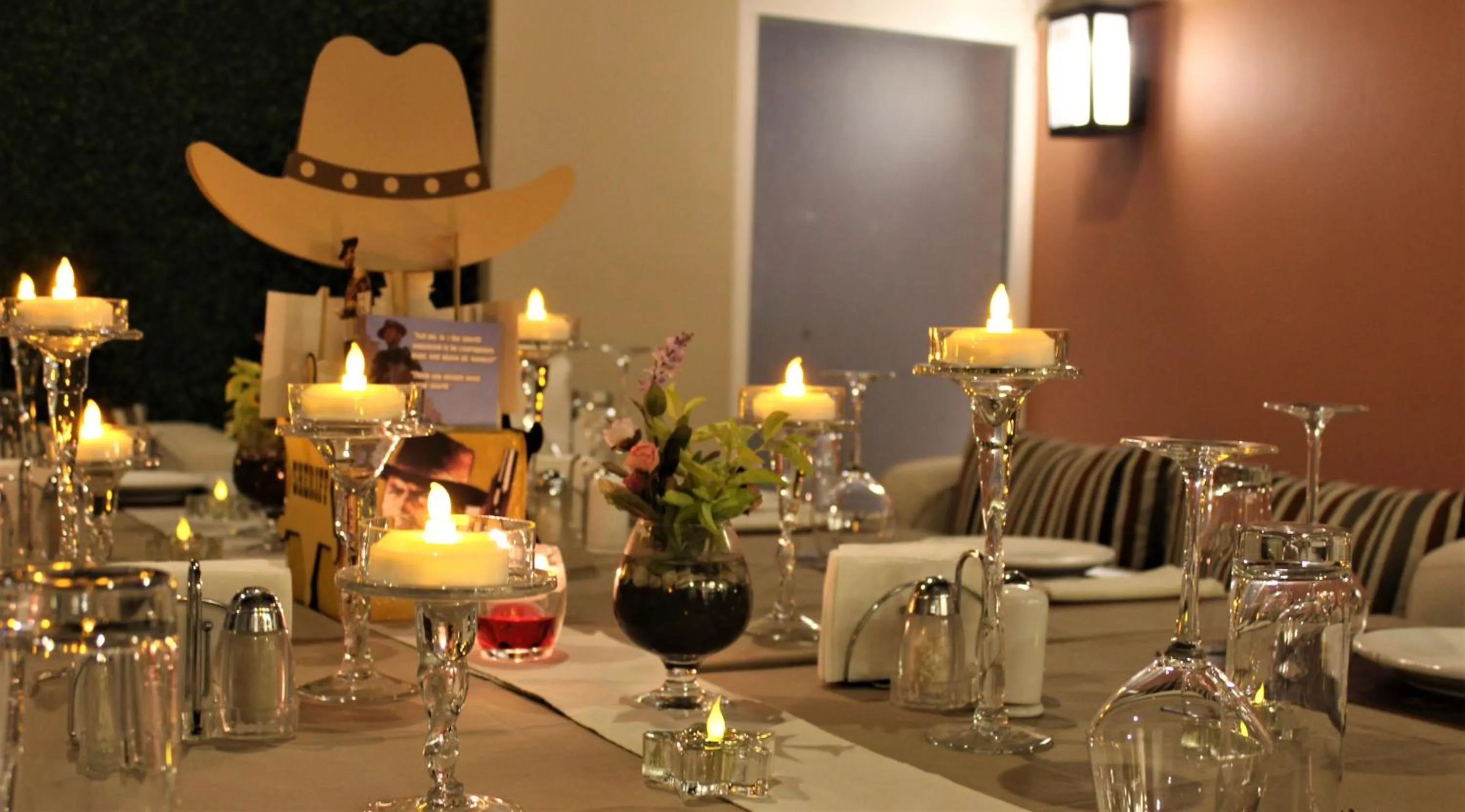 Restaurant/places to eat in Home Suites Boutique Hotel Freetown