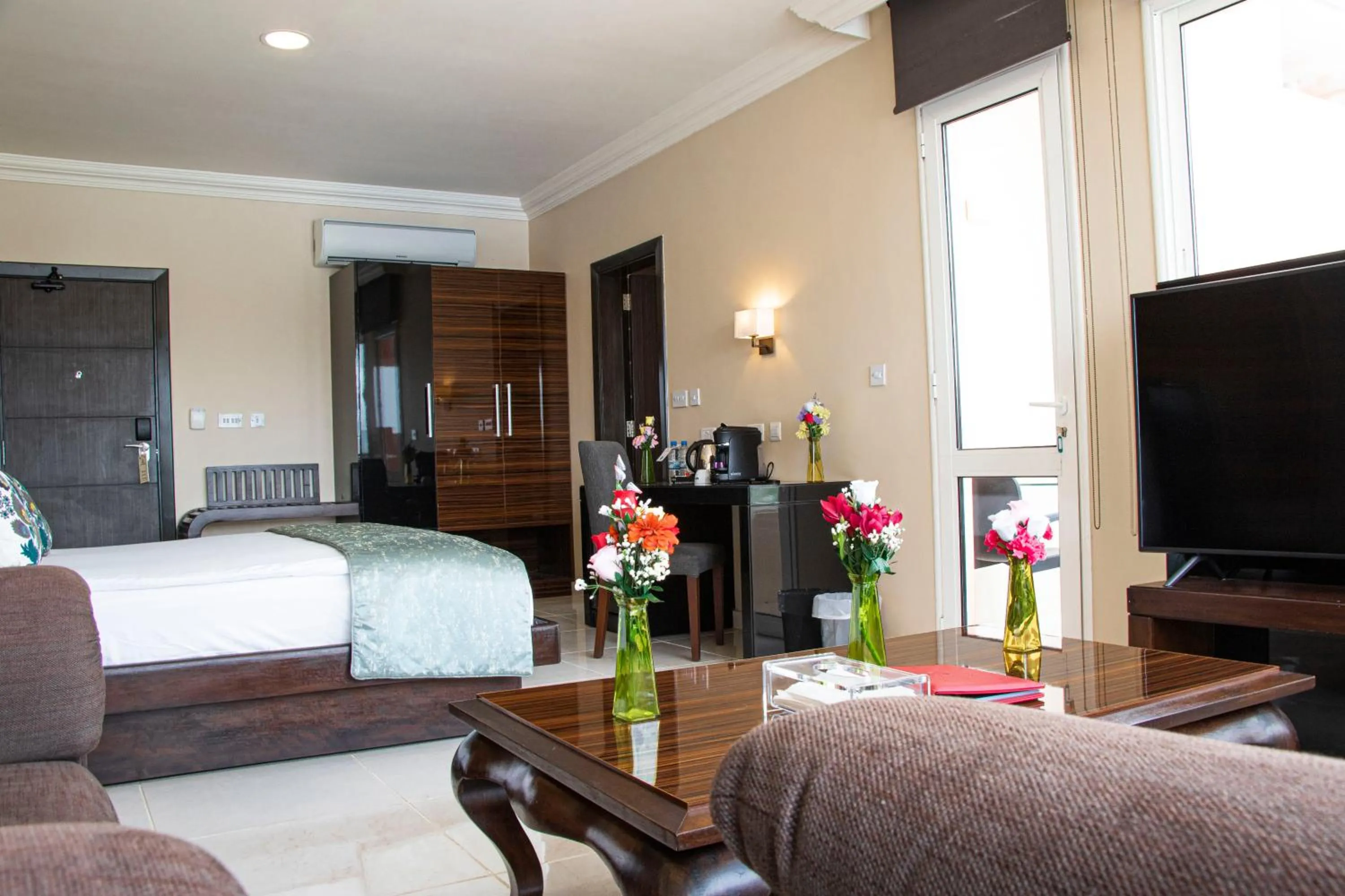 Photo of the whole room, Bed in Home Suites Boutique Hotel Freetown