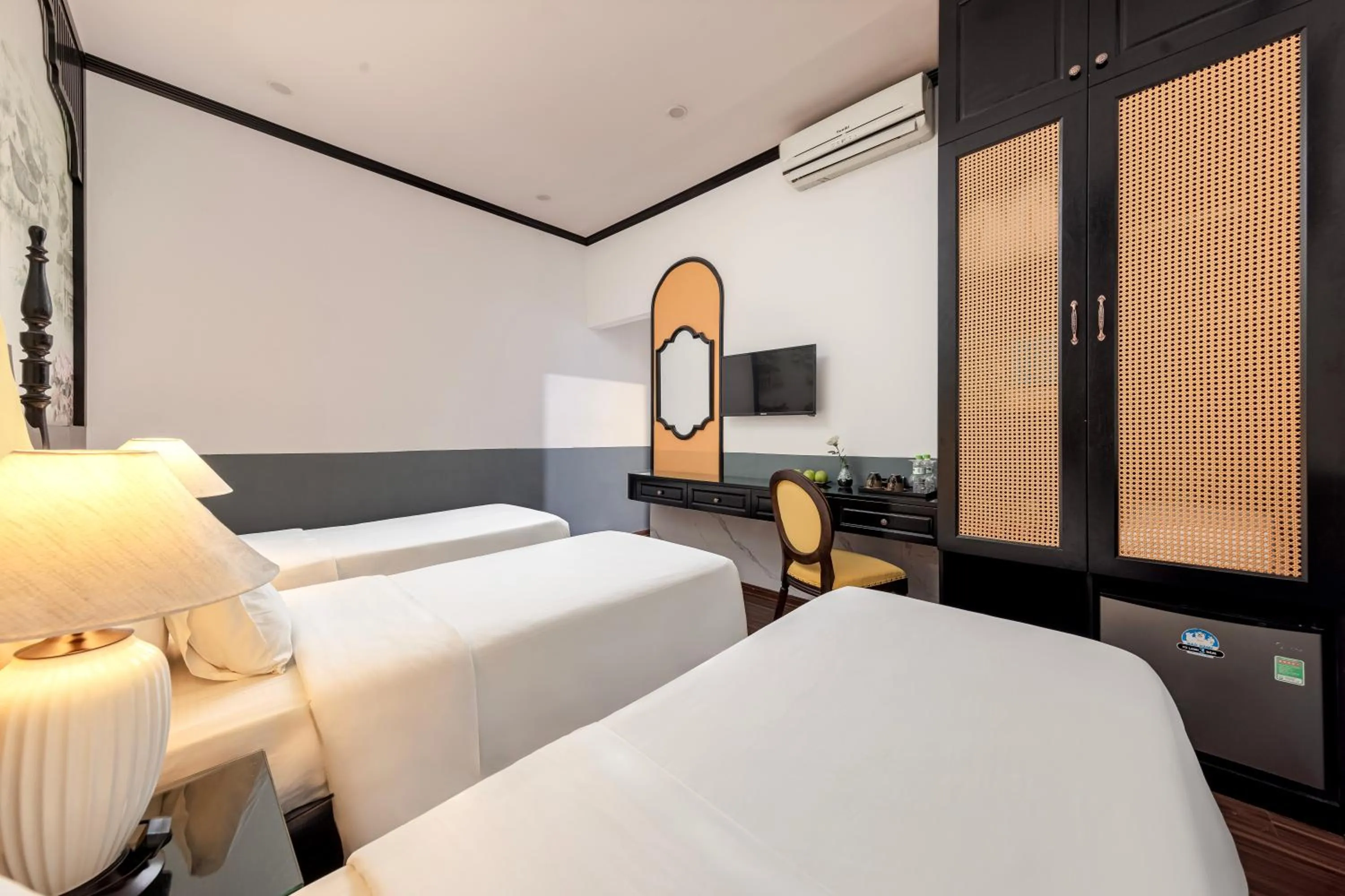 Communal lounge/ TV room, Bed in Hanoi Elpis Hotel & Spa