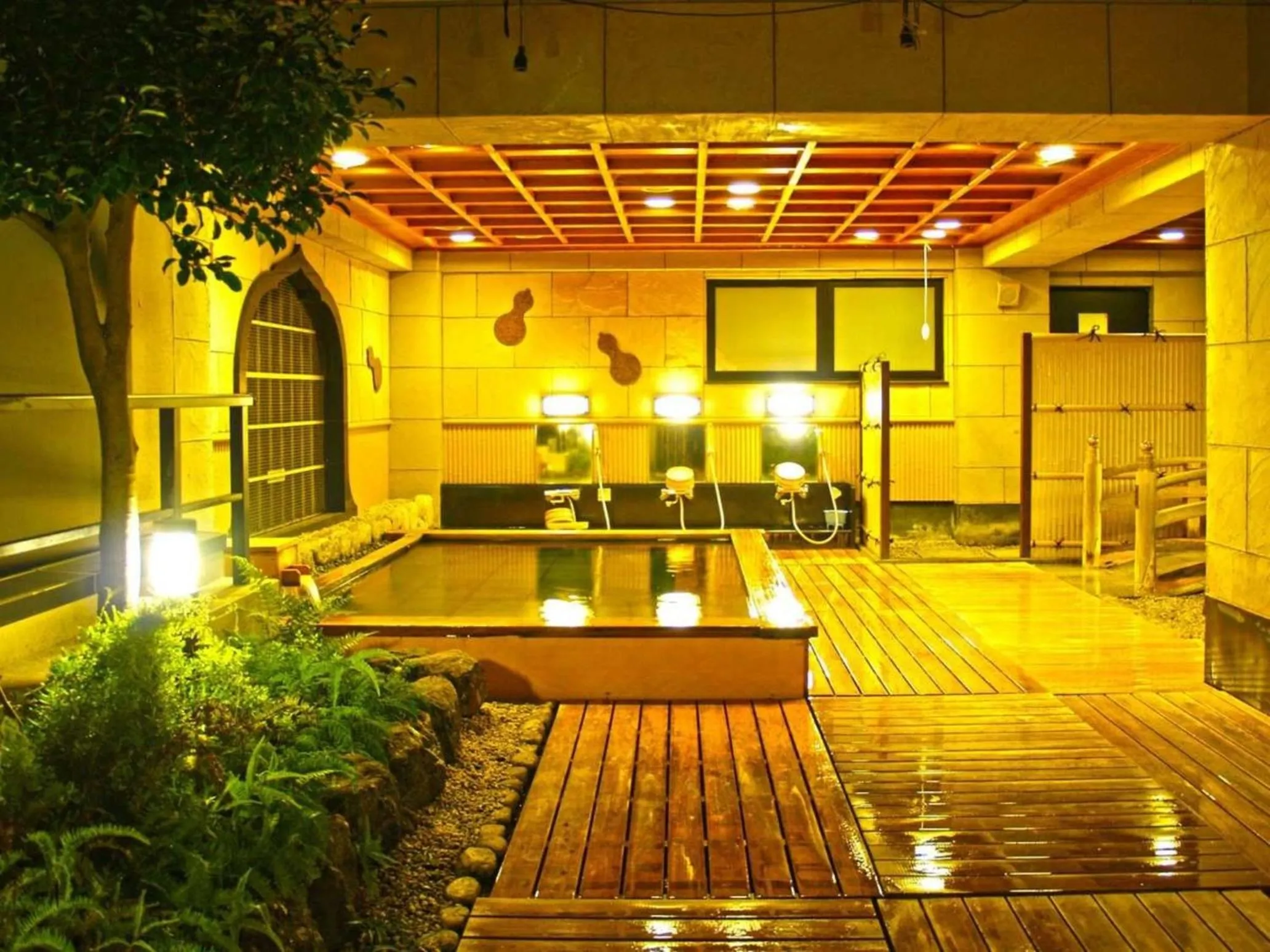 Open Air Bath in Hotel Castle Inn Ise