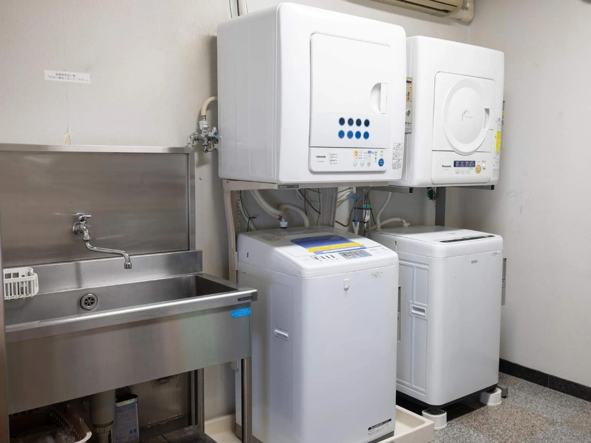 washing machine in Hotel Castle Inn Ise