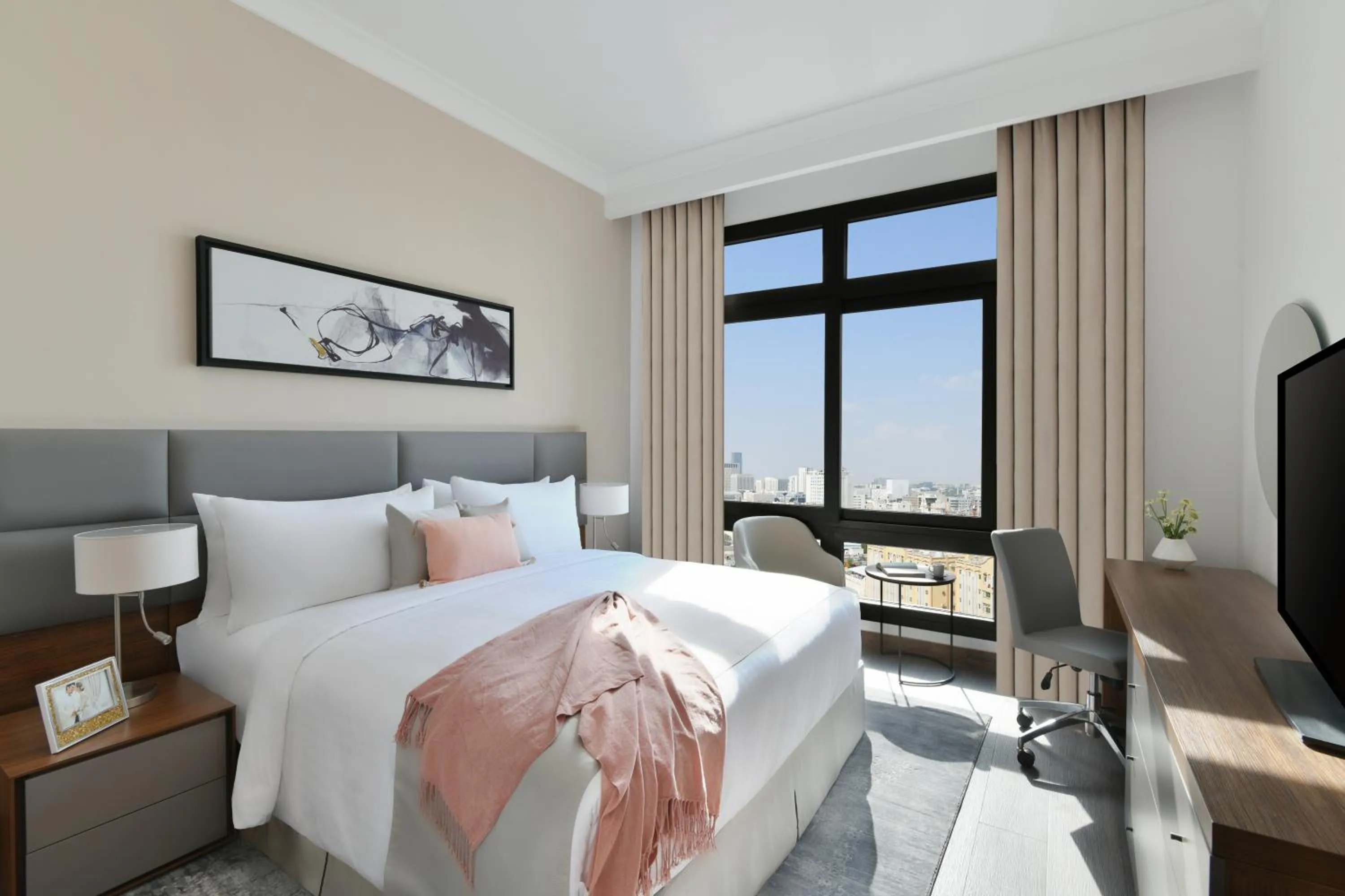 Photo of the whole room, Bed in Le Mirage Downtown