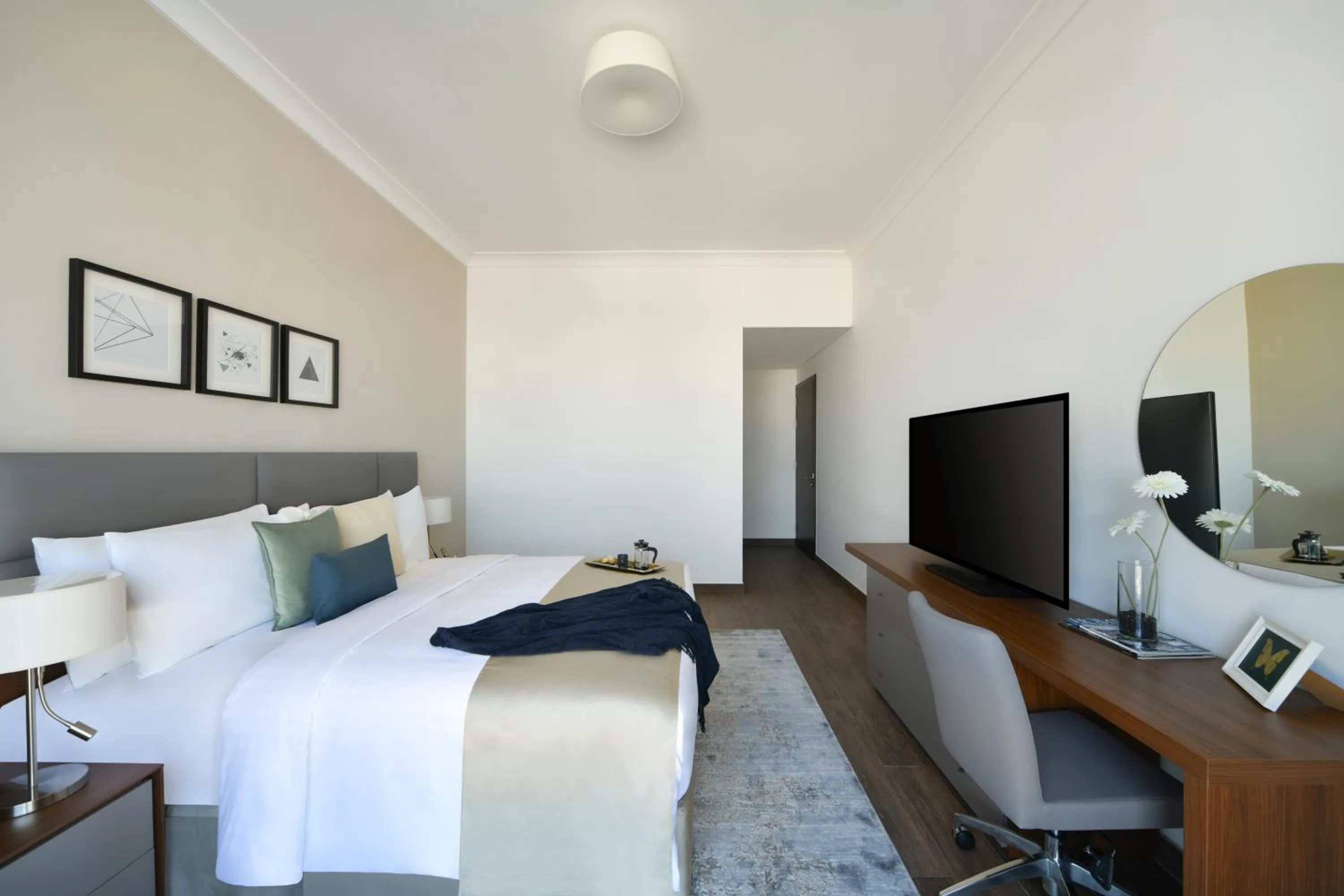 Photo of the whole room, Bed in Le Mirage Downtown