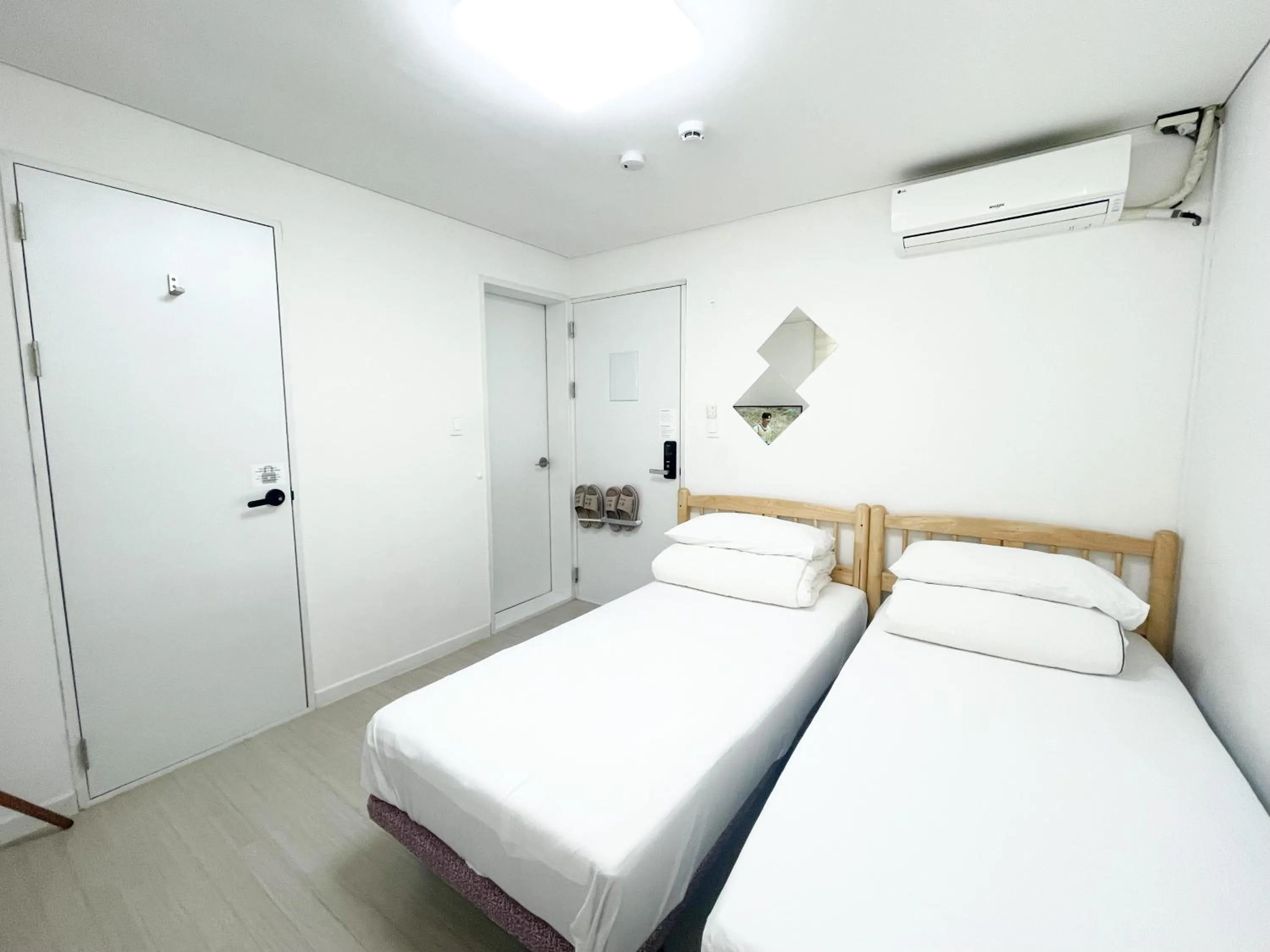 Property building, Bed in Koin Guesthouse Incheon airport