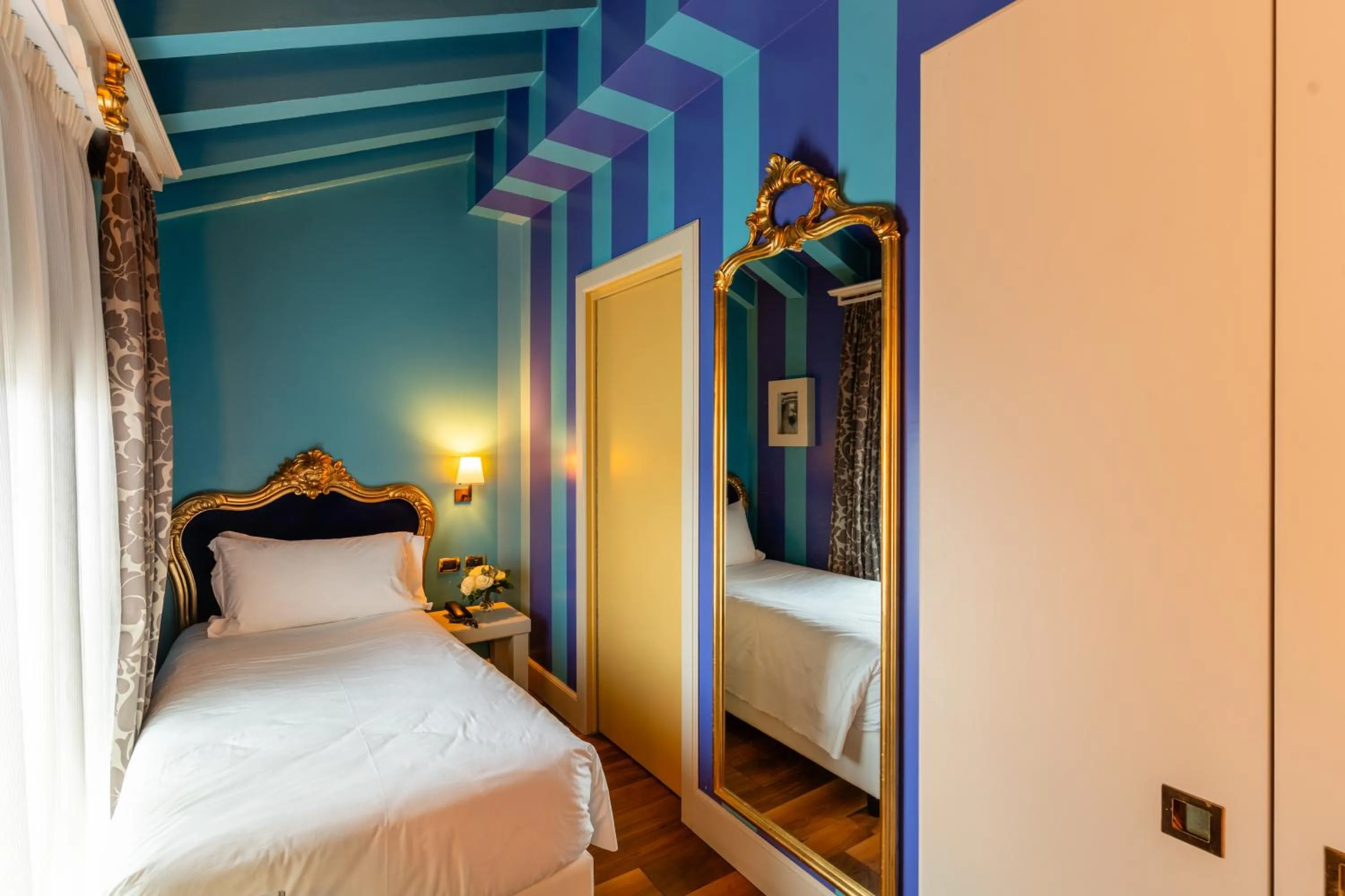 Decorative detail, Bed in Hotel Ca' Zusto Venezia