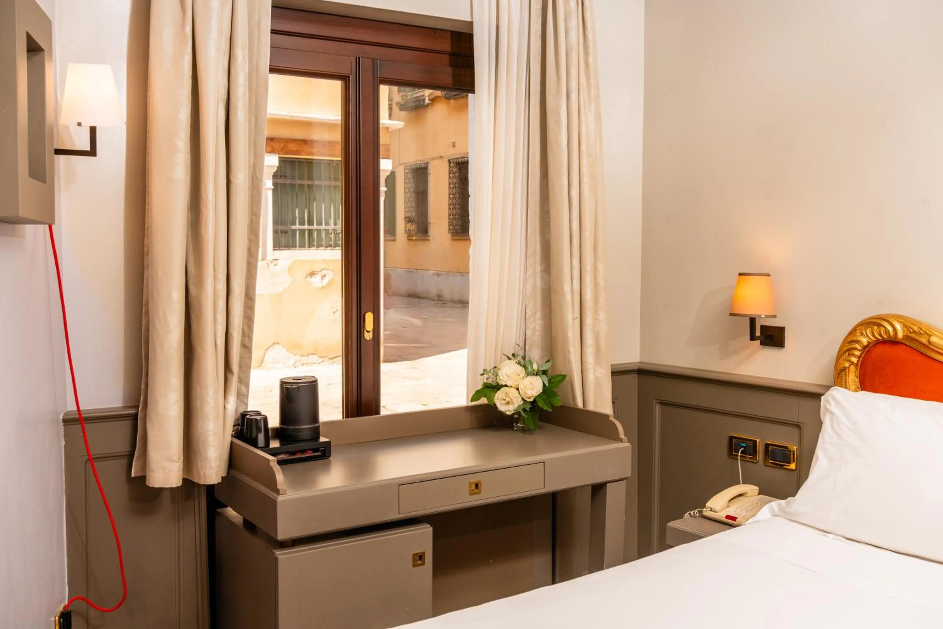 Decorative detail, Bed in Hotel Ca' Zusto Venezia