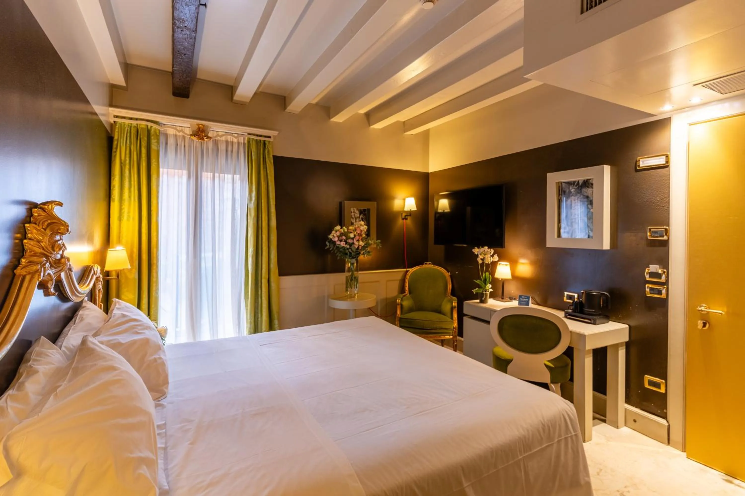 Decorative detail, Bed in Hotel Ca' Zusto Venezia